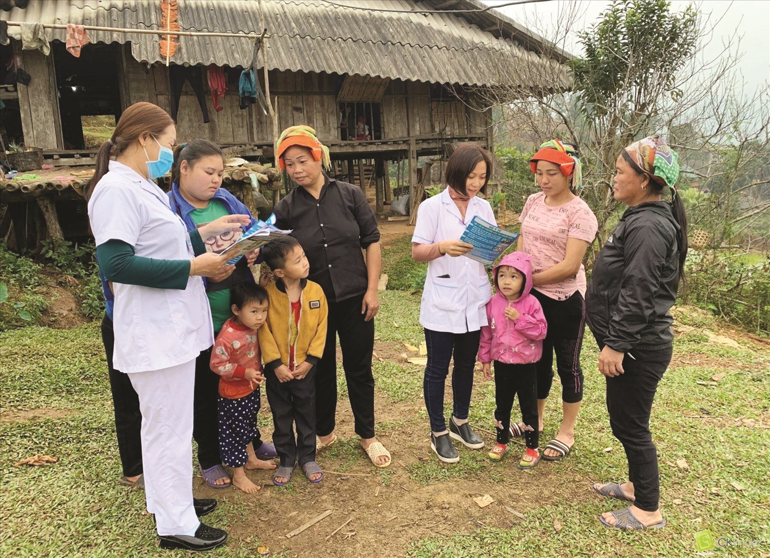 Đội ngũ y tế cơ sở là tuyến đầu trong chăm sóc sức khỏe cho Nhân dân. (Ảnh minh họa) Đội ngũ y tế cơ sở là tuyến đầu trong chăm sóc sức khỏe cho Nhân dân. (Ảnh minh họa)