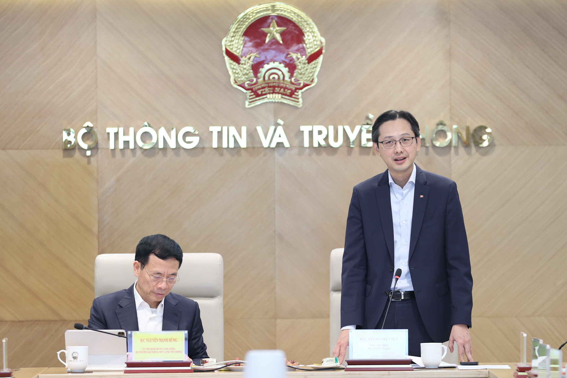 Bộ trưởng Nguyễn Mạnh Hùng làm việc với trưởng các cơ quan đại diện Việt Nam ở nước ngoài nhiệm kỳ 2025-2028 - Ảnh 3.