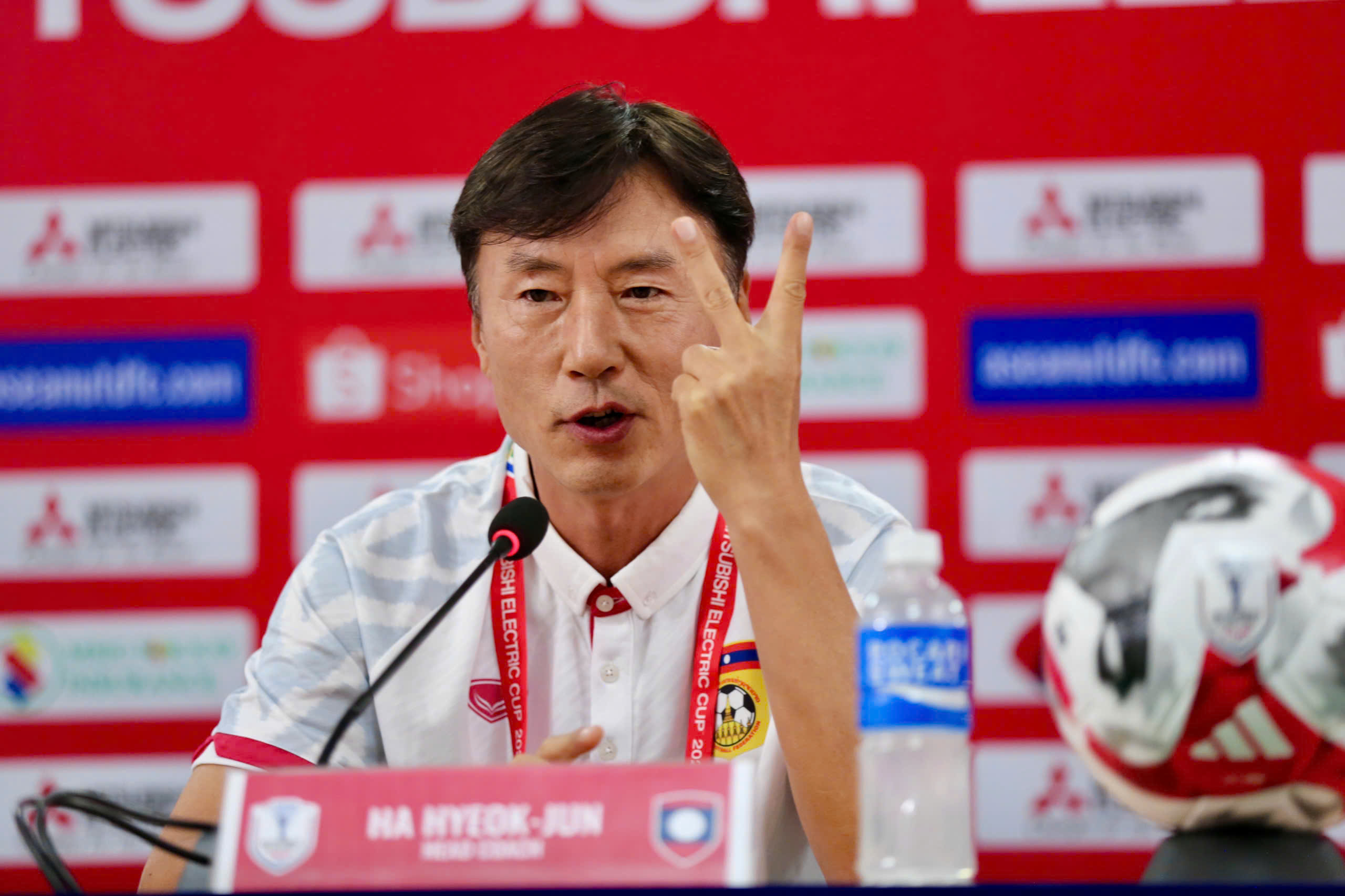 HLV Lào khen ngợi ‘đối thủ’: HLV Kim Sang-sik như con hổ của bóng đá Hàn Quốc- Ảnh 2. HLV Lào khen ngợi ‘đối thủ’: HLV Kim Sang-sik như con hổ của bóng đá Hàn Quốc- Ảnh 2.