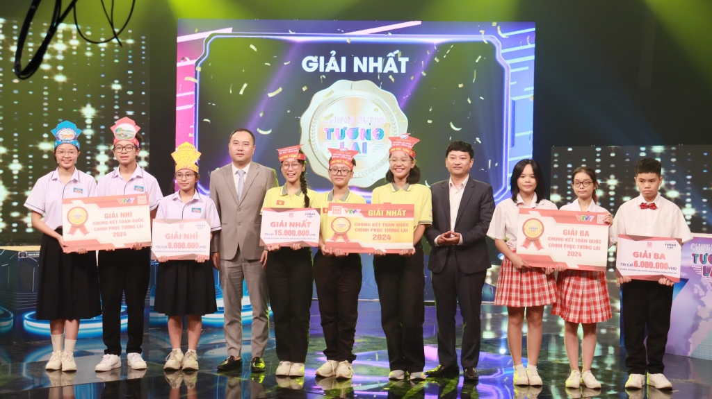 Tạm giữ gần 2 tấn nguyên liệu thuốc, thực phẩm chức năng không rõ nguồn gốc - Vietnam.vn