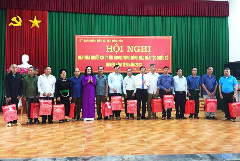 Hội nghị gặp mặt, biểu dương Người có uy tín trong vùng đồng bào DTTS trên địa bàn huyện năm 2023 Hội nghị gặp mặt, biểu dương Người có uy tín trong vùng đồng bào DTTS trên địa bàn huyện năm 2023