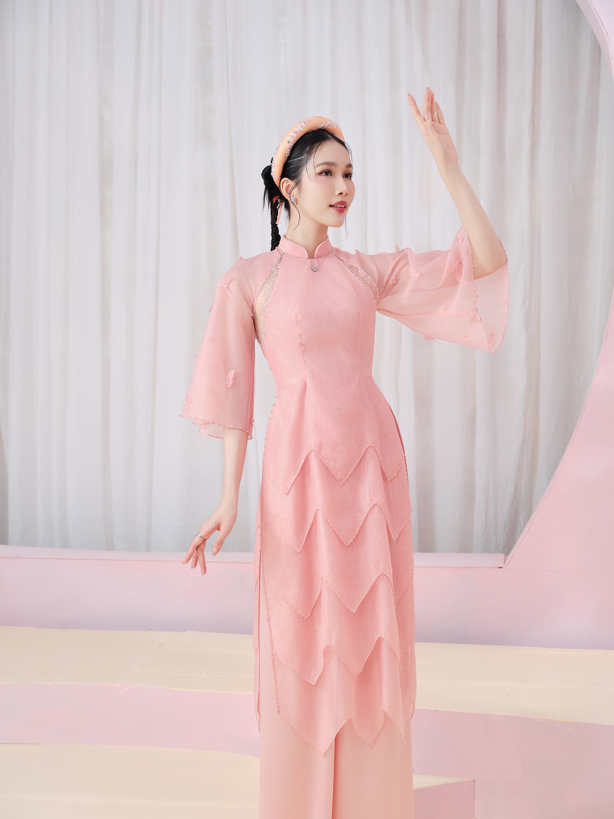 Lương Thùy Linh, Phương Anh đọ sắc với áo dài xuân- Ảnh 6. Lương Thùy Linh, Phương Anh đọ sắc với áo dài xuân- Ảnh 6.