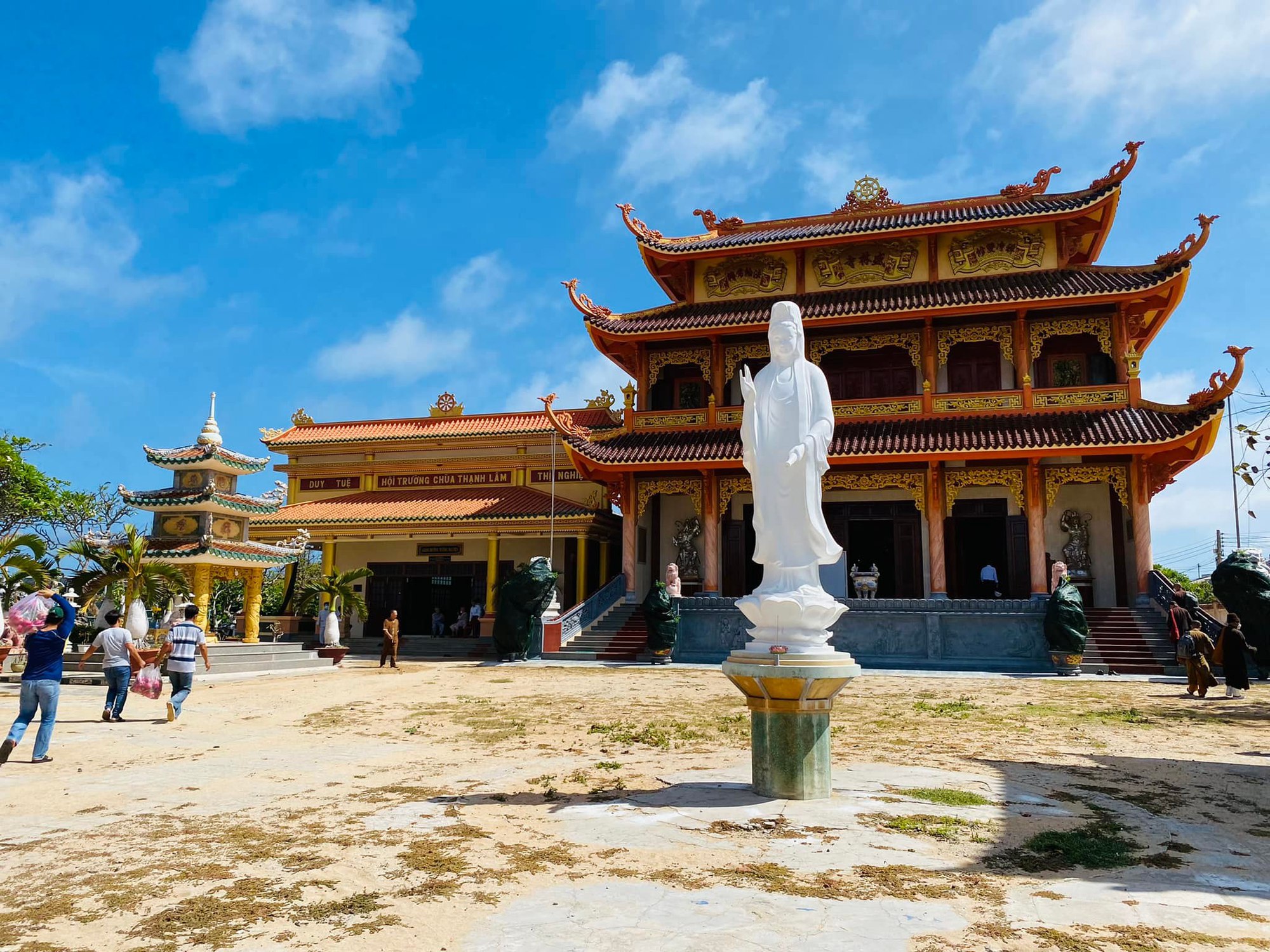 Cuộc thi viết về chủ quyền: Viên ngọc quý giữa trùng dương - Ảnh 2. Cuộc thi viết về chủ quyền: Viên ngọc quý giữa trùng dương - Ảnh 2.