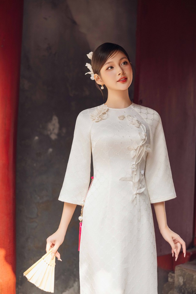 5 mẫu áo dài đẹp xuất sắc cho mùa Tết Ất Tỵ- Ảnh 3. 5 mẫu áo dài đẹp xuất sắc cho mùa Tết Ất Tỵ- Ảnh 3.