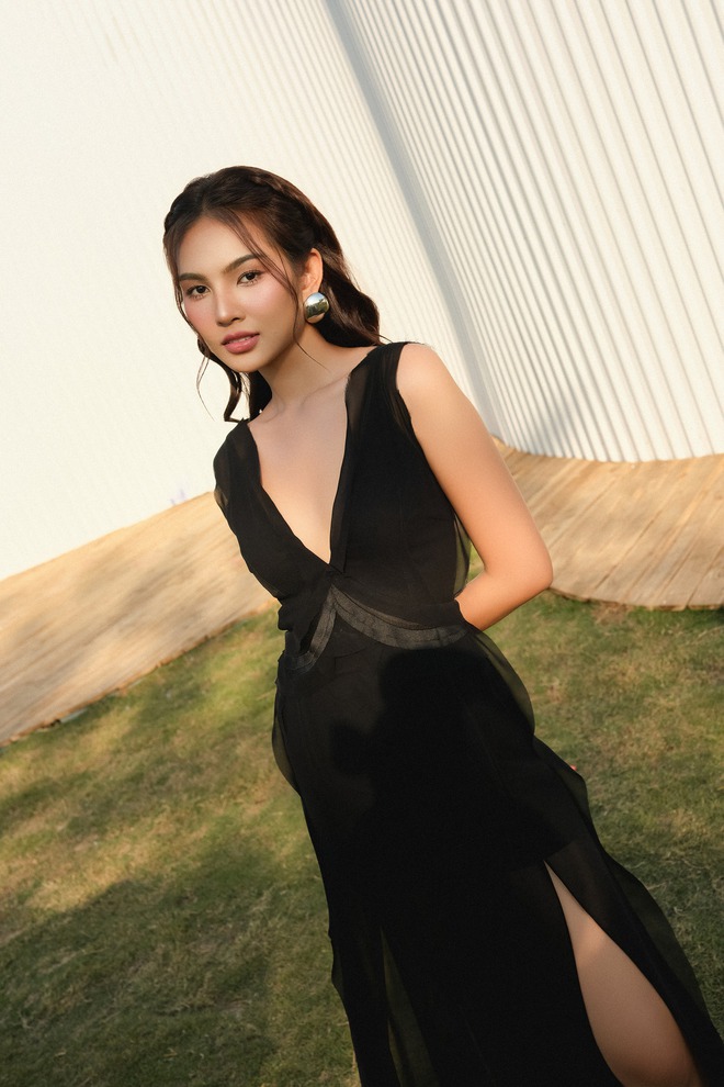 Đầm dự tiệc đơn sắc, ấn tượng ngay từ ánh nhìn đầu tiên- Ảnh 2. Đầm dự tiệc đơn sắc, ấn tượng ngay từ ánh nhìn đầu tiên- Ảnh 2.