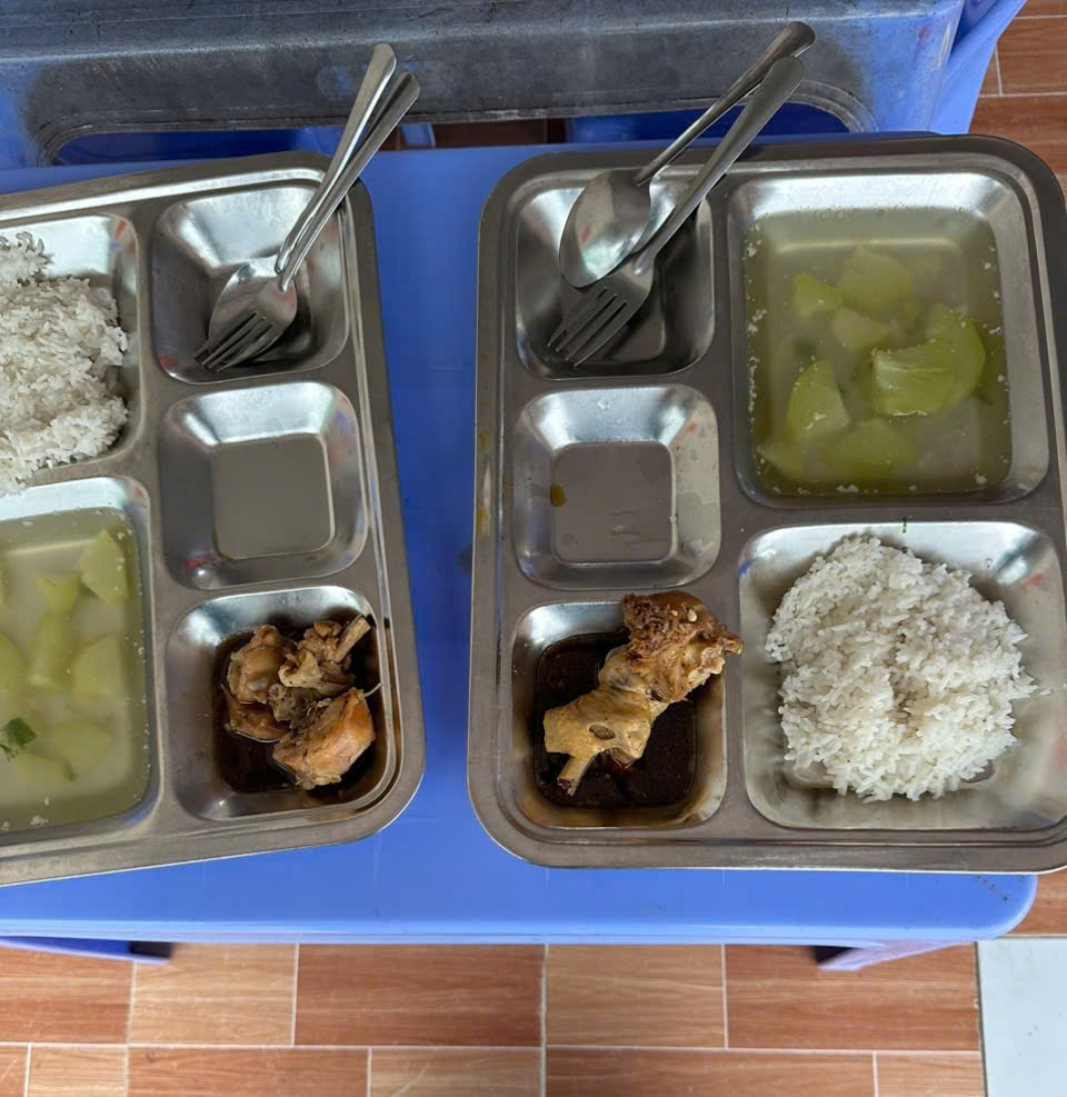 Cà Mau: Phụ huynh xót xa trước suất ăn của con tại trường- Ảnh 3. Cà Mau: Phụ huynh xót xa trước suất ăn của con tại trường- Ảnh 3.