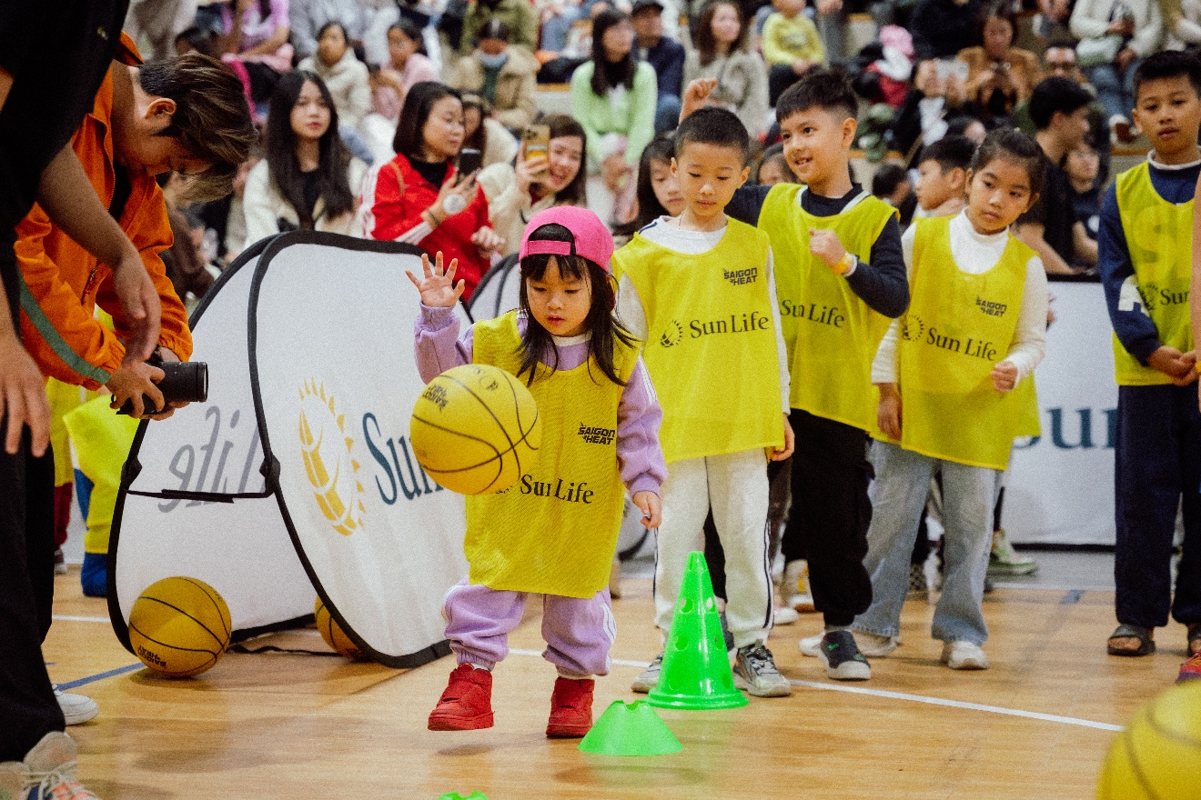 Sun Life tổ chức mùa hai - ngày hội bóng rổ High Hoops bật cao sức trẻ- Ảnh 2. Sun Life tổ chức mùa hai - ngày hội bóng rổ High Hoops bật cao sức trẻ- Ảnh 2.