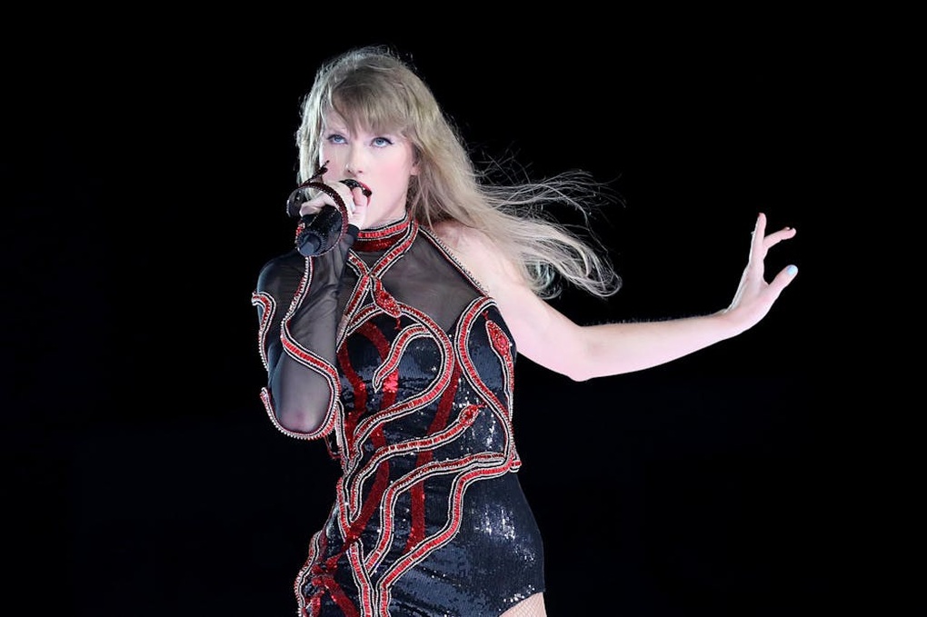 Lập kỷ lục lưu diễn, Taylor Swift thưởng nóng 200 triệu USD cho nhân viên - 3 Lập kỷ lục lưu diễn, Taylor Swift thưởng nóng 200 triệu USD cho nhân viên - 3