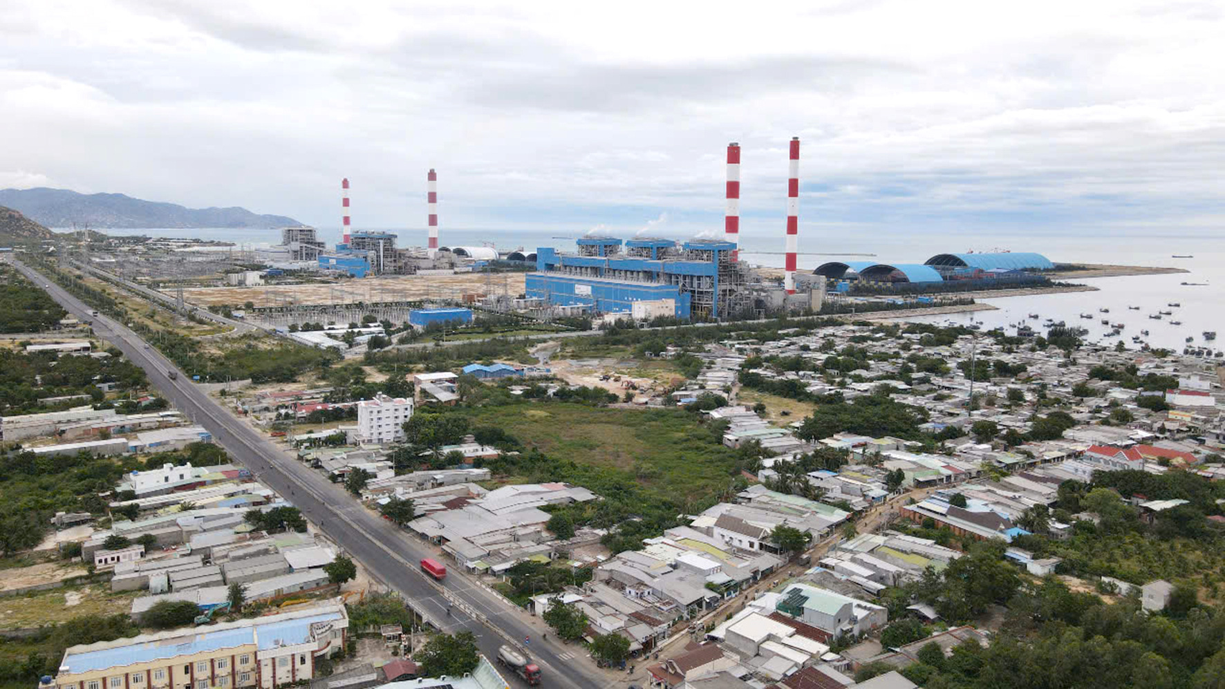 Ninh Thuận chuẩn bị làm điện hạt nhân - Ảnh 3. Ninh Thuận chuẩn bị làm điện hạt nhân - Ảnh 2.