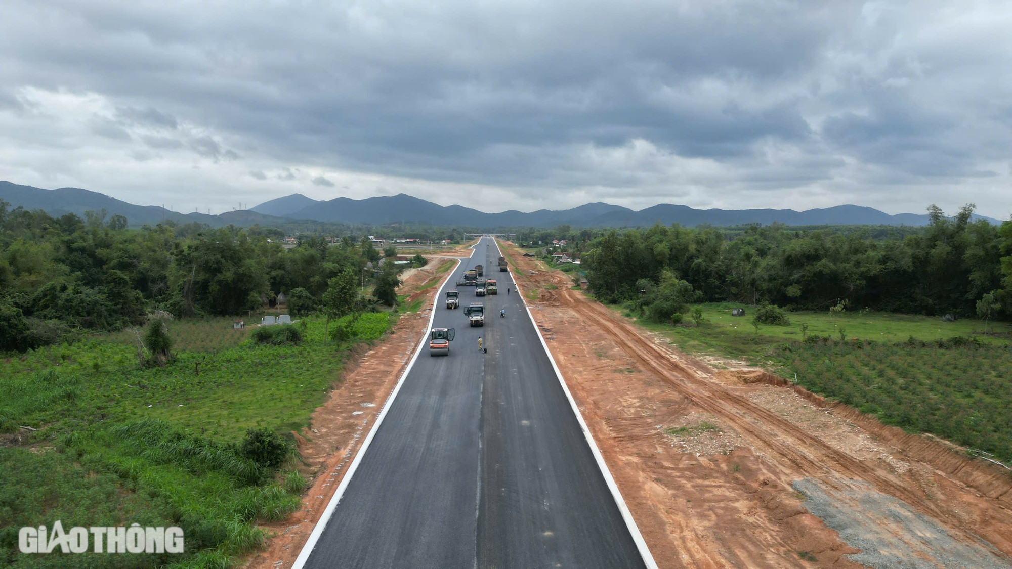 Không để mưa lớn ảnh hưởng tiến độ cao tốc Hoài Nhơn - Quy Nhơn- Ảnh 3. Không để mưa lớn ảnh hưởng tiến độ cao tốc Hoài Nhơn - Quy Nhơn- Ảnh 3.