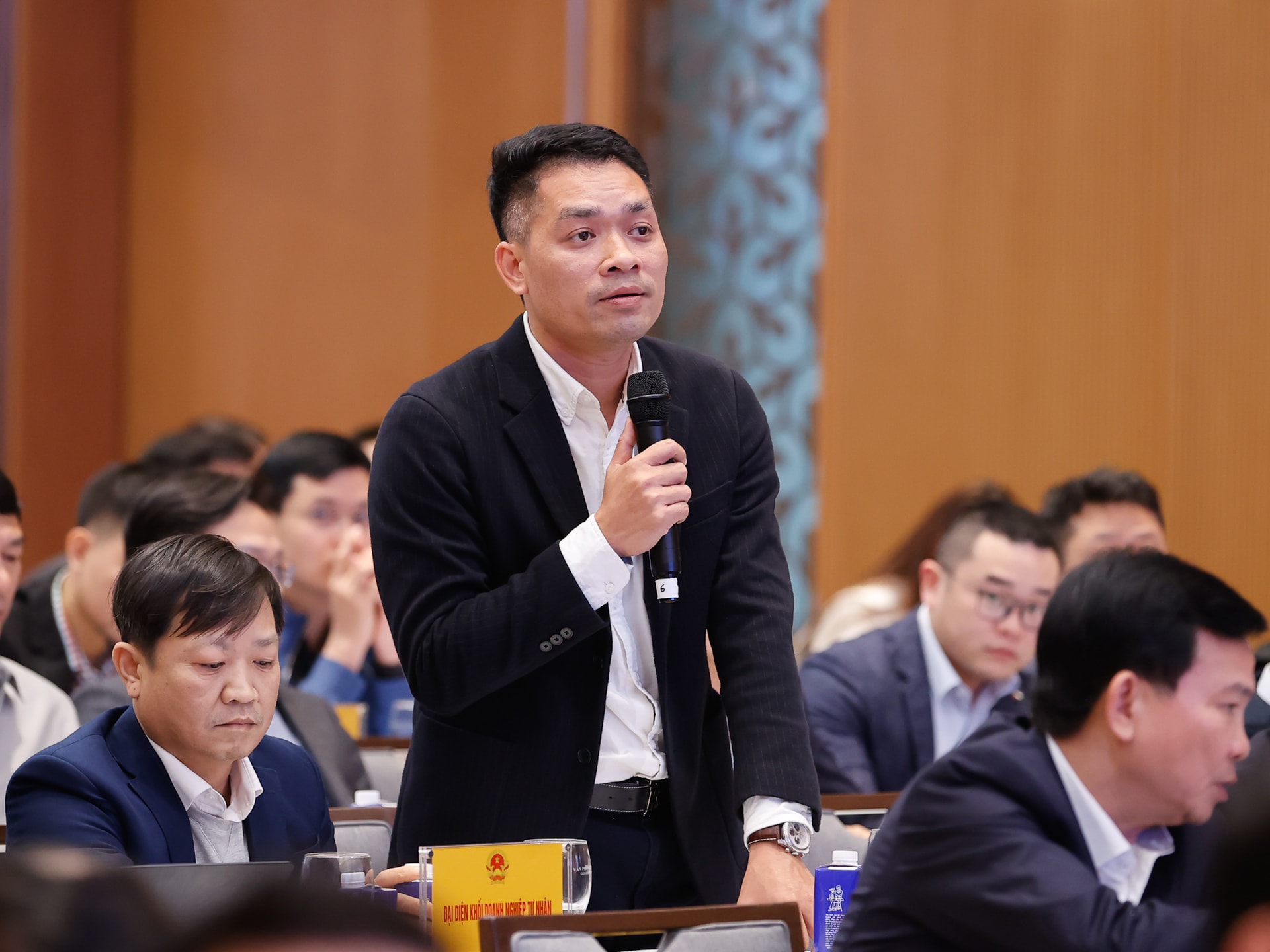 Thủ tướng: Cương quyết xử lý vướng mắc cho các dự án điện tái tạo, nghiêm cấm 'chạy chọt', tiêu cực, tham nhũng- Ảnh 8. Thủ tướng: Cương quyết xử lý vướng mắc cho các dự án điện tái tạo, nghiêm cấm 'chạy chọt', tiêu cực, tham nhũng- Ảnh 8.