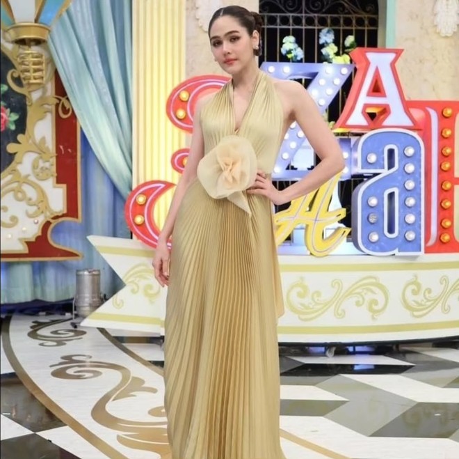 Chiếc váy màu vàng ai mặc cũng đẹp, dù là kiểu ngọt ngào hay sang trọng- Ảnh 5. Chiếc váy màu vàng ai mặc cũng đẹp, dù là kiểu ngọt ngào hay sang trọng- Ảnh 5.