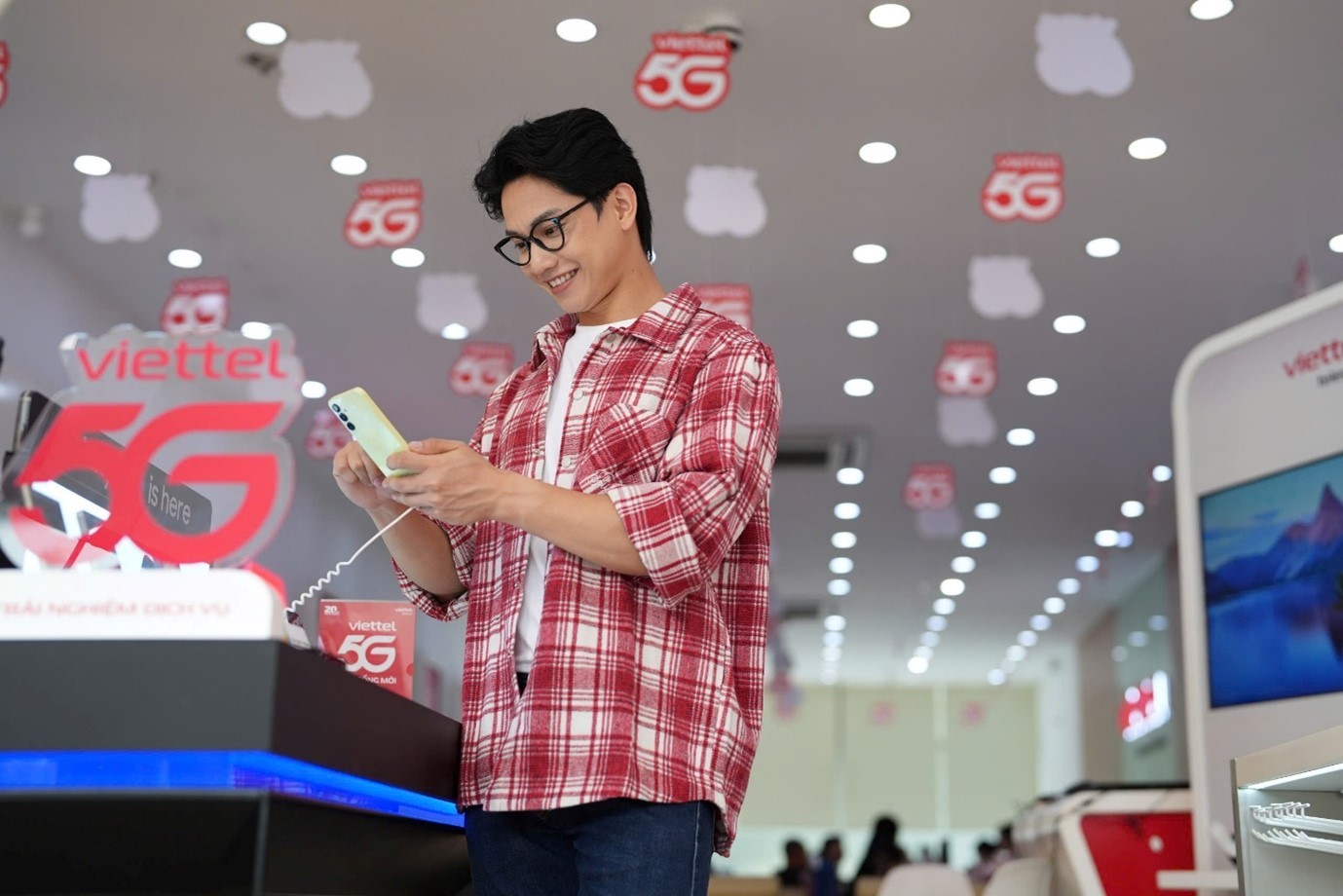 Trở thành người dùng 5G qua hệ gói cước NINE của Viettel- Ảnh 2. Trở thành người dùng 5G qua hệ gói cước NINE của Viettel- Ảnh 2.
