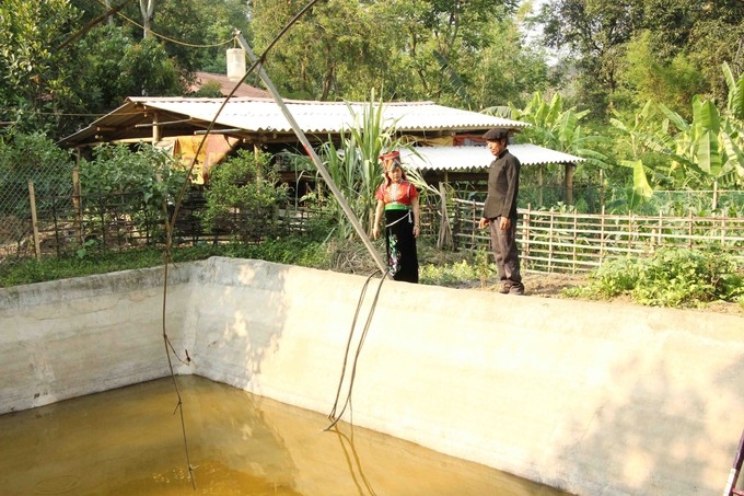 Đồng bào dân tộc La Ha ở bản Huổi Lọng, xã Nong Lay, huyện Thuận Châu, tỉnh Sơn La được hỗ trợ làm ao để phục vụ sản xuất và phát triển chăn nuôi. Đồng bào dân tộc La Ha ở bản Huổi Lọng, xã Nong Lay, huyện Thuận Châu, tỉnh Sơn La được hỗ trợ làm ao để phục vụ sản xuất và phát triển chăn nuôi.
