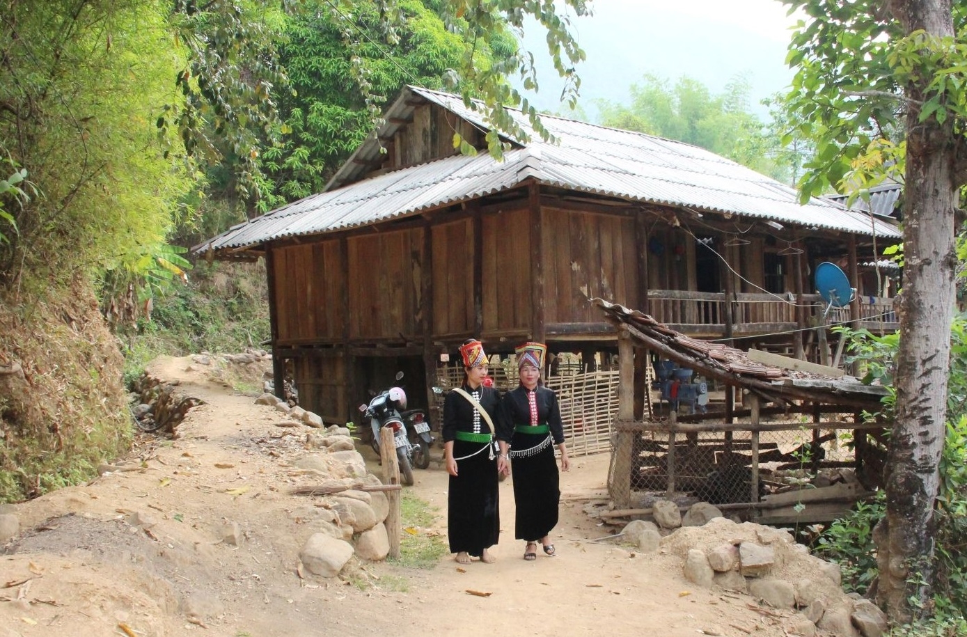 Số liệu trong hồ sơ xác định các dân tộc có khó khăn đặc thù, các dân tộc còn nhiều khó khăn giai đoạn 2026 – 2030 của Ủy ban Dân tộc cho thấy, so với thời điểm năm 2019 thì tính đến thời điểm 30/6/2024, dân tộc La Ha giảm 26% số hộ nghèo, dù chuẩn nghèo đã được nâng lên so với thời điểm 05 năm trước. (Ảnh minh họa) Số liệu trong hồ sơ xác định các dân tộc có khó khăn đặc thù, các dân tộc còn nhiều khó khăn giai đoạn 2026 – 2030 của Ủy ban Dân tộc cho thấy, so với thời điểm năm 2019 thì tính đến thời điểm 30/6/2024, dân tộc La Ha giảm 26% số hộ nghèo, dù chuẩn nghèo đã được nâng lên so với thời điểm 05 năm trước. (Ảnh minh họa)
