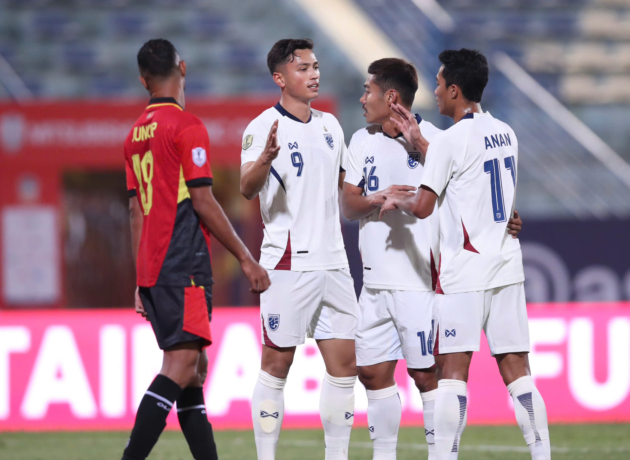 HLV Thái Lan ‘đừng nói đến chiến thắng 10-0 nữa’, HLV Malaysia cũng kêu ca AFF- Ảnh 2. HLV Thái Lan ‘đừng nói đến chiến thắng 10-0 nữa’, HLV Malaysia cũng kêu ca AFF- Ảnh 2.
