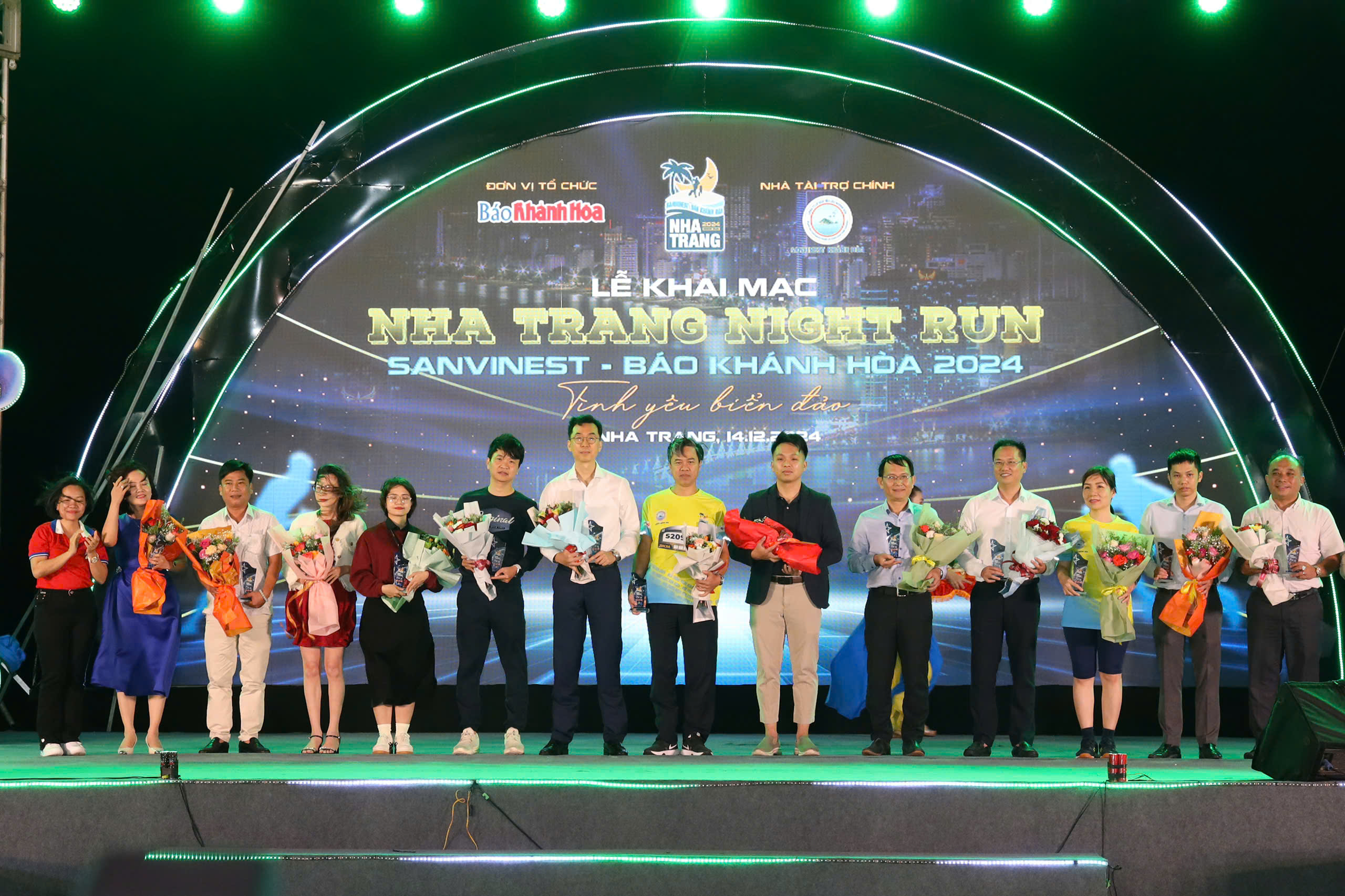 Nha Trang: Giải chạy đêm 'lan tỏa tình yêu biển đảo'- Ảnh 2. Nha Trang: Giải chạy đêm 'lan tỏa tình yêu biển đảo'- Ảnh 2.