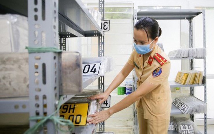 Từ 2025, bỏ quy định chủ xe phải đổi đăng ký, biển số khi chuyển cư trú tỉnh khác- Ảnh 2. Từ 2025, bỏ quy định chủ xe phải đổi đăng ký, biển số khi chuyển cư trú tỉnh khác- Ảnh 2.