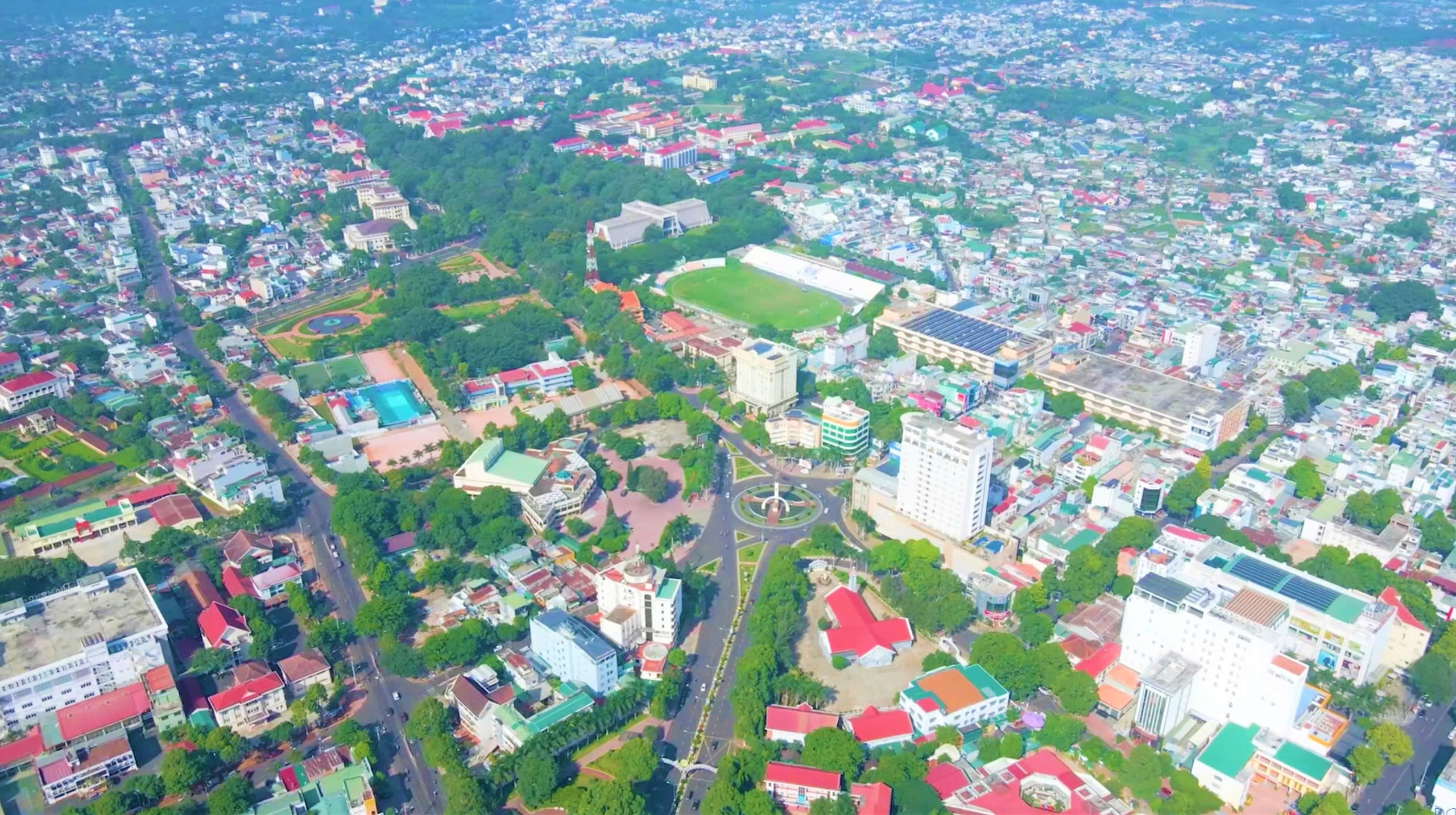 Để Buôn Ma Thuột xứng tầm: Nhiều điểm nghẽn cần tháo gỡ- Ảnh 7. Để Buôn Ma Thuột xứng tầm: Nhiều điểm nghẽn cần tháo gỡ- Ảnh 7.