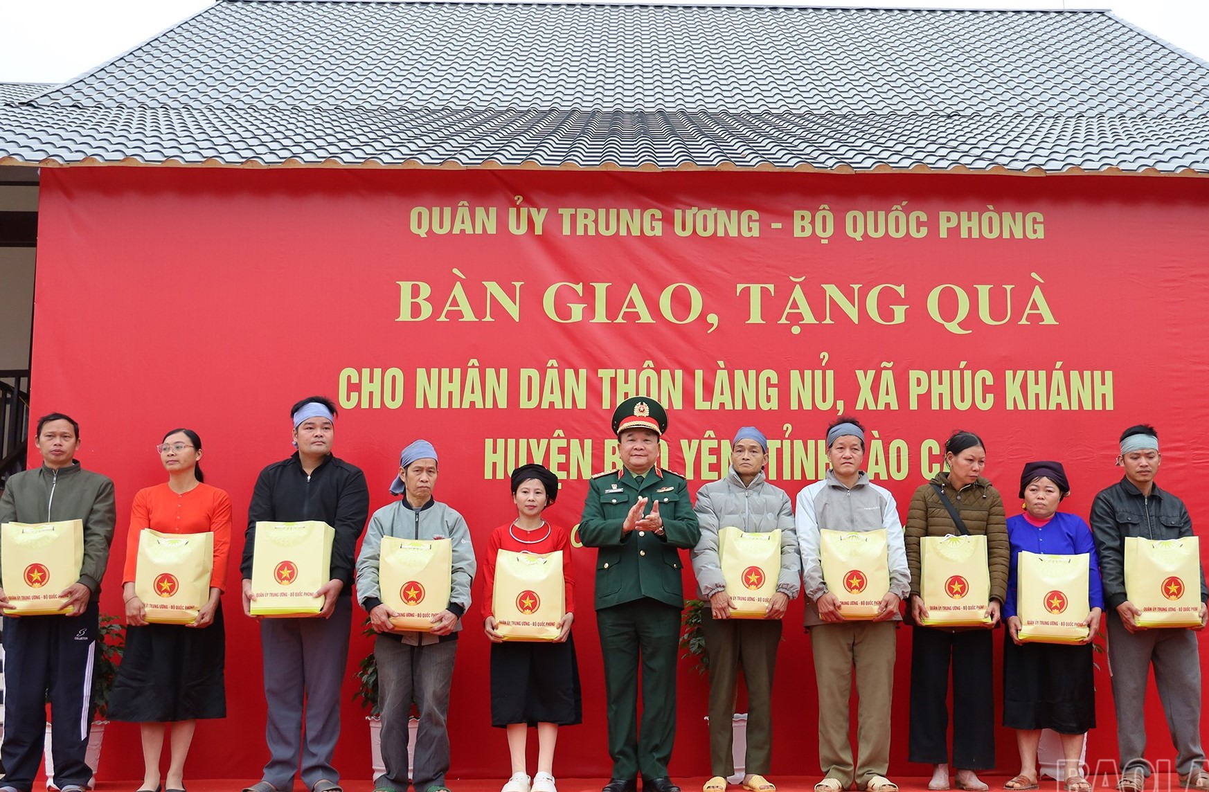 Bàn giao 40 căn nhà cho người dân Làng Nủ- Ảnh 3. Bàn giao 40 căn nhà cho người dân Làng Nủ- Ảnh 3.