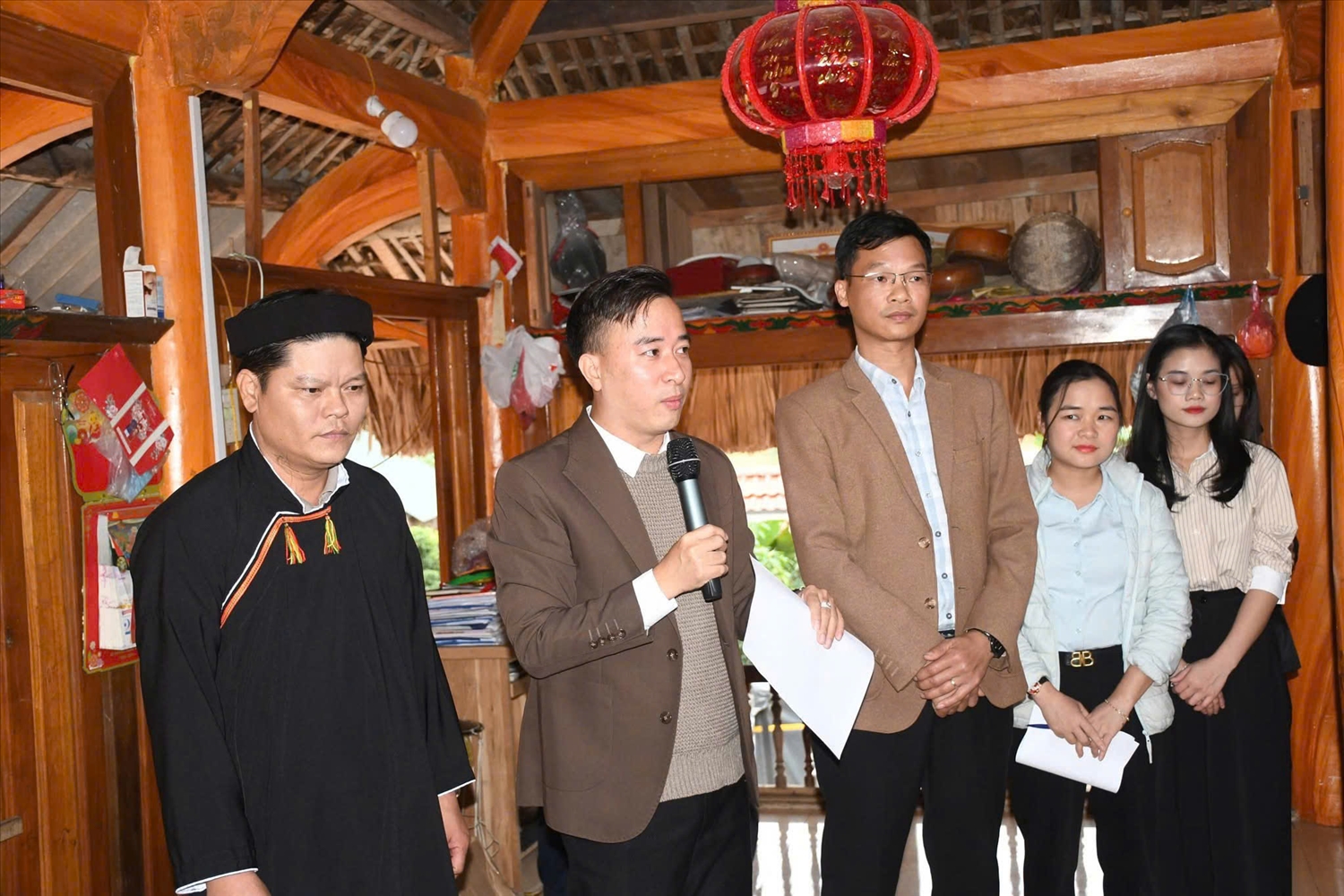 Trung tâm Văn hoá, Truyền thông và Thể thao huyện Hàm Yên phối hợp với UBND xã Minh Dân tổ chức giao lưu văn nghệ, bế mạc lớp tập huấn hướng dẫn sinh hoạt và truyền dạy văn hóa dân gian cho câu lạc bộ văn hóa dân gian truyền thống dân tộc Dao. Trung tâm Văn hoá, Truyền thông và Thể thao huyện Hàm Yên phối hợp với UBND xã Minh Dân tổ chức giao lưu văn nghệ, bế mạc lớp tập huấn hướng dẫn sinh hoạt và truyền dạy văn hóa dân gian cho câu lạc bộ văn hóa dân gian truyền thống dân tộc Dao.