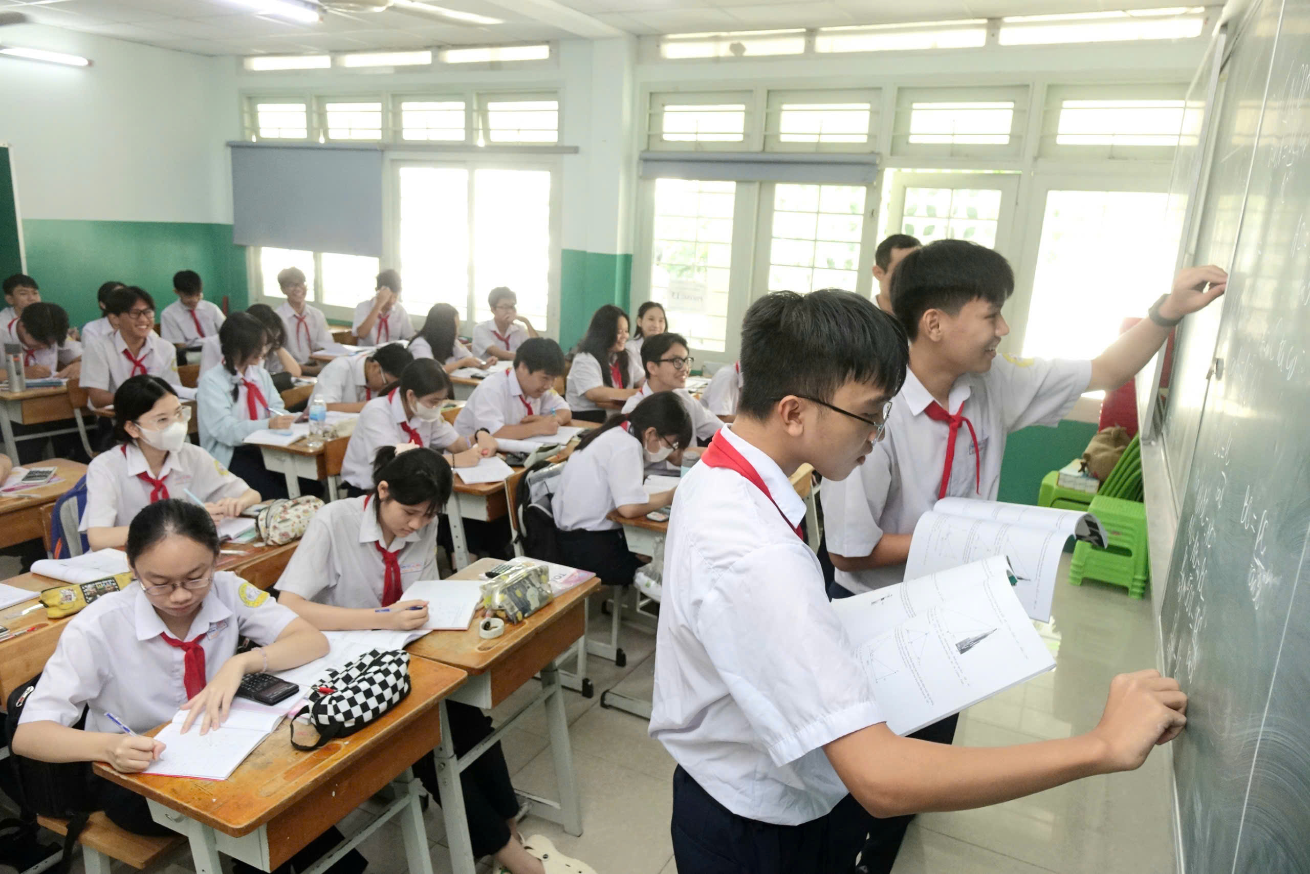 Sốt ruột về quy định môn thi thứ ba vào lớp 10- Ảnh 2. Sốt ruột về quy định môn thi thứ ba vào lớp 10- Ảnh 2.