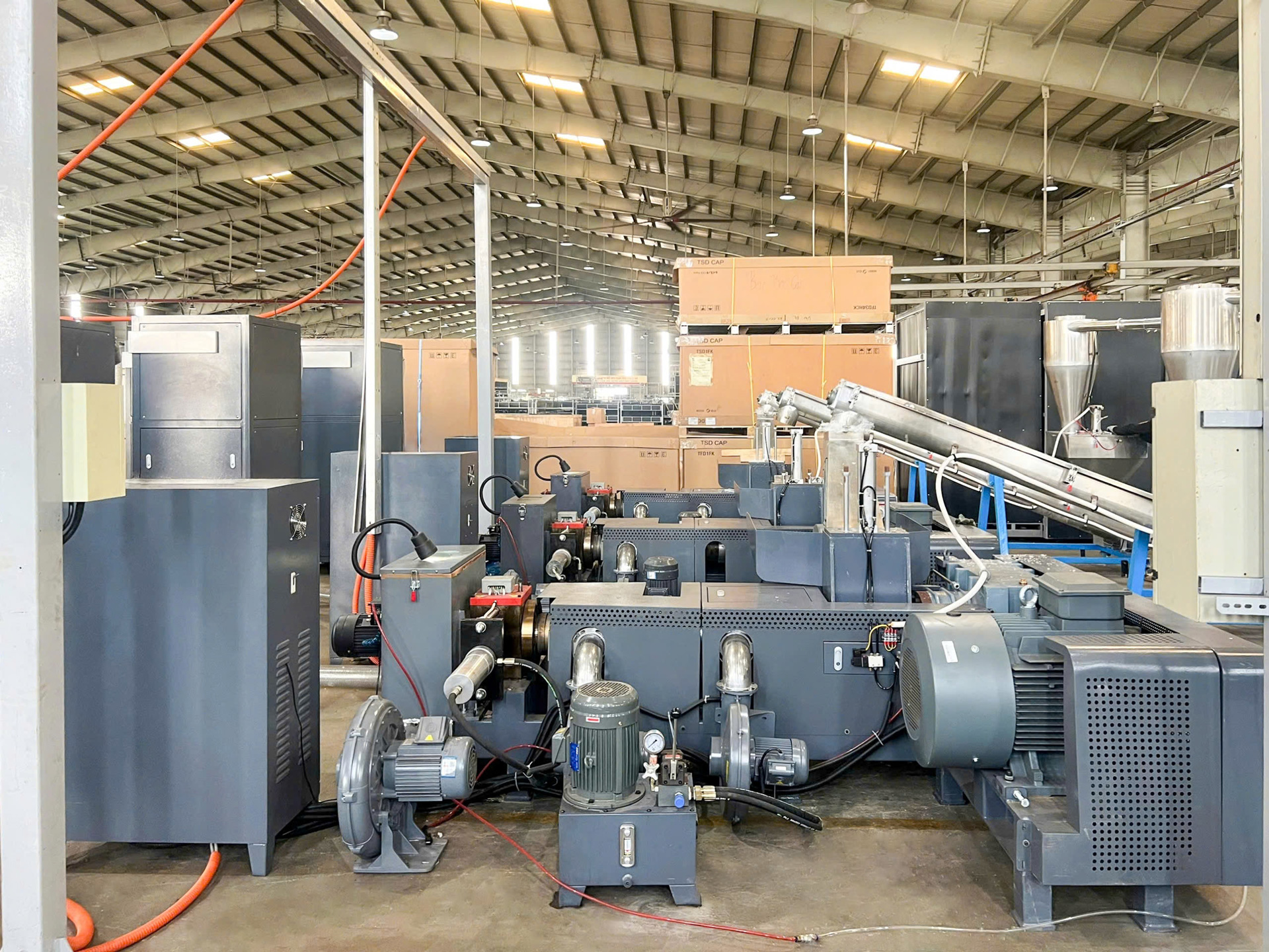 Dây chuyền là hệ thống khép kín với nhiều thiết bị, đảm bảo quy trình sản xuất được liên tục và hiệu quả e2