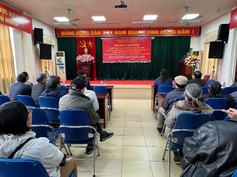 Chi bộ Tổ dân phố 1, 2, 3, 4, 5, 7 (Đảng bộ phường Tương Mai, quận Hoàng Mai) thực hiện sinh hoạt chuyên đề về “Nghiên cứu, quán triệt, tuyên truyền tư tưởng chỉ đạo, định hướng lớn của Đảng và đồng chí Tổng Bí thư Tô Lâm về kỷ nguyên mới - kỷ nguyên vươn mình của dân tộc”.