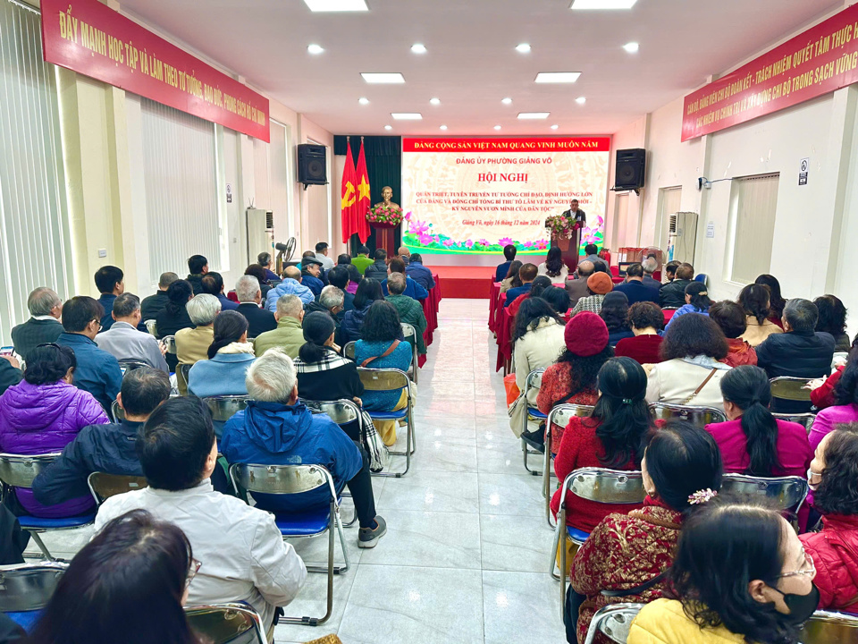 Đảng ủy phường Giảng Võ, quận ba Đình tổ chức sinh hoạt chính trị về “Nghiên cứu, quán triệt, tuyên truyền tư tưởng chỉ đạo, định hướng lớn của Đảng và đồng chí Tổng Bí thư Tô Lâm về kỷ nguyên mới - kỷ nguyên vươn mình của dân tộc”.