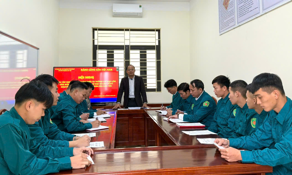 Chi bộ quân sự xã Khánh Thượng, huyện Ba Vì thực hiện sinh hoạt chuyên đề về “Nghiên cứu, quán triệt, tuyên truyền tư tưởng chỉ đạo, định hướng lớn của Đảng và đồng chí Tổng Bí thư Tô Lâm về kỷ nguyên mới - kỷ nguyên vươn mình của dân tộc”.