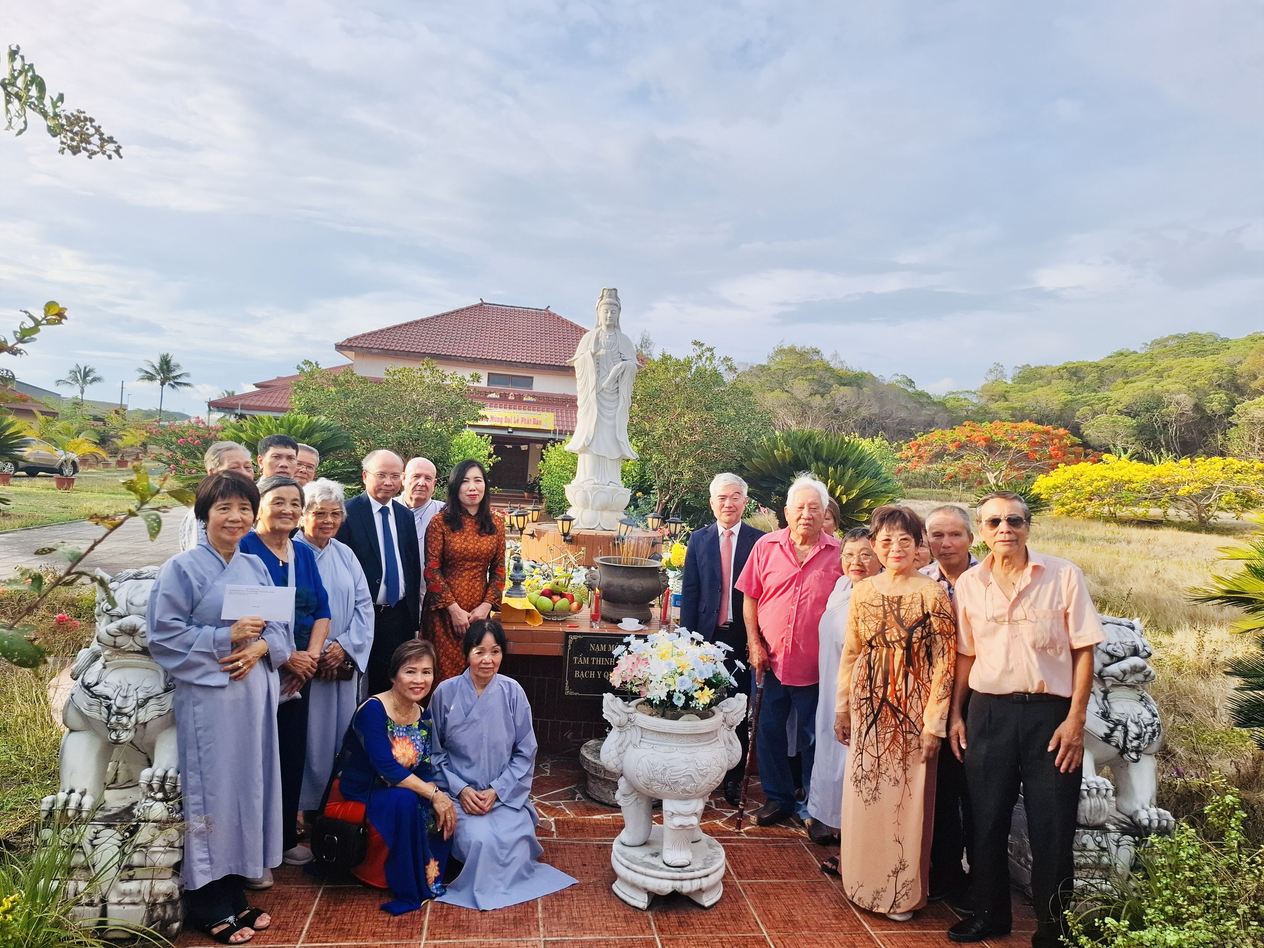 Khai trương Tủ sách tiếng Việt tại New Caledonia- Ảnh 4. Khai trương Tủ sách tiếng Việt tại New Caledonia- Ảnh 4.