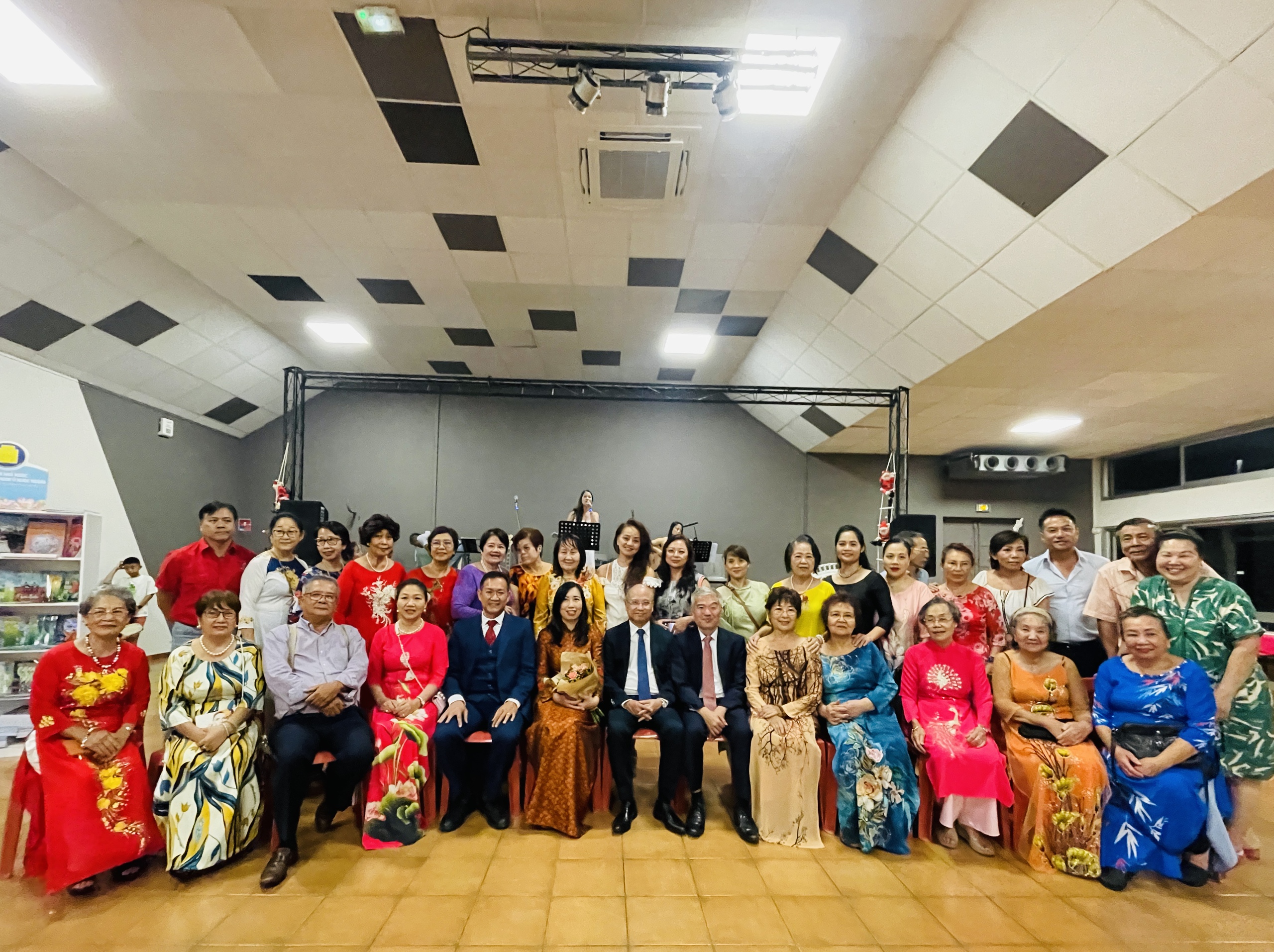 Khai trương Tủ sách tiếng Việt tại New Caledonia- Ảnh 7. Khai trương Tủ sách tiếng Việt tại New Caledonia- Ảnh 7.