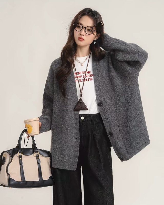 Món đồ ‘chân ái’ mỗi mùa đông qua xuân đến vẫn là áo cardigan- Ảnh 5. Món đồ ‘chân ái’ mỗi mùa đông qua xuân đến vẫn là áo cardigan- Ảnh 5.