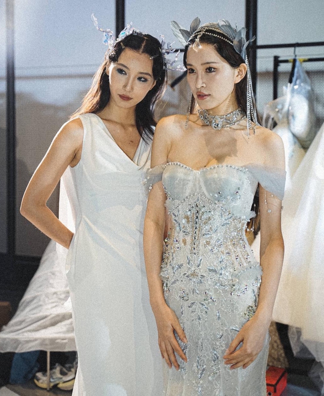 NTK Trà Linh tái chế nhựa thành váy cưới cao cấp, trình diễn tại Trung Quốc- Ảnh 6. NTK Trà Linh tái chế nhựa thành váy cưới cao cấp, trình diễn tại Trung Quốc- Ảnh 6.