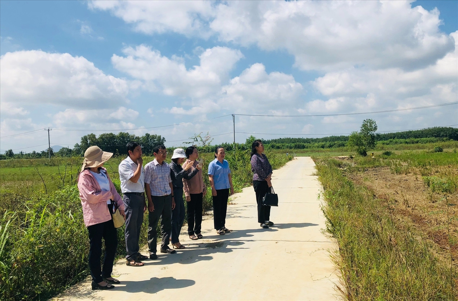 Tuyến đường giao thông nội đồng thôn 9, xã Mê Pu, huyện Đức Linh được đầu tư từ Chương trình hỗ trợ đầu tư kết cấu hạ tầng vùng đồng bào DTTS trên địa bàn tỉnh giai đoạn 2021 – 2025. Tuyến đường giao thông nội đồng thôn 9, xã Mê Pu, huyện Đức Linh được đầu tư từ Chương trình hỗ trợ đầu tư kết cấu hạ tầng vùng đồng bào DTTS trên địa bàn tỉnh giai đoạn 2021 – 2025.