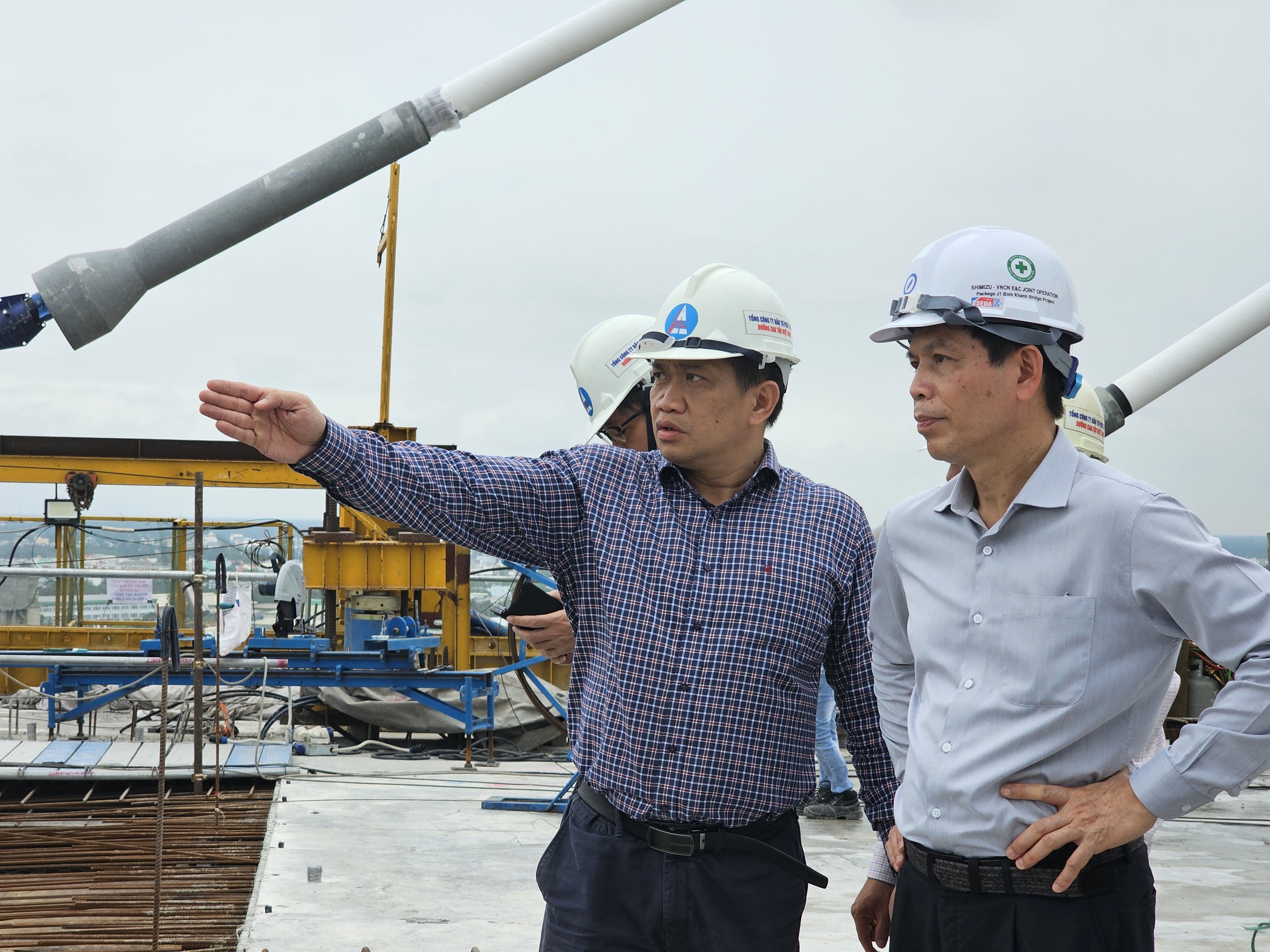 Thông xe 22km đoạn phía Tây cao tốc Bến Lức - Long Thành dịp 30/4/2025- Ảnh 2. Thông xe 22km đoạn phía Tây cao tốc Bến Lức - Long Thành dịp 30/4/2025- Ảnh 2.