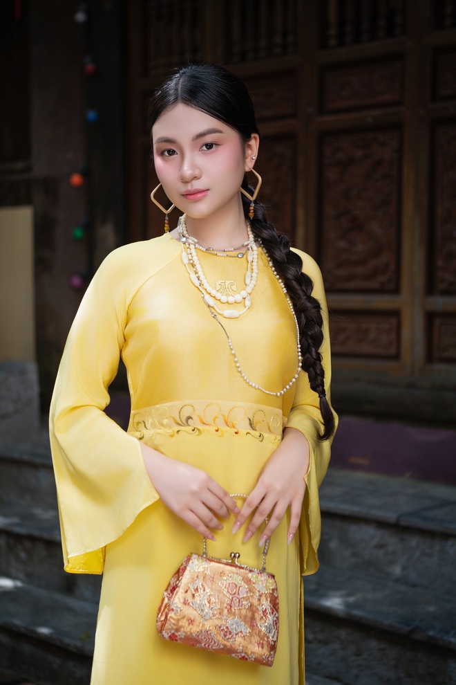 Tôn vinh nghề thêu Hà Nội qua bộ sưu tập áo dài 'Đường thêu của mẹ'- Ảnh 7. Tôn vinh nghề thêu Hà Nội qua bộ sưu tập áo dài 'Đường thêu của mẹ'- Ảnh 7.