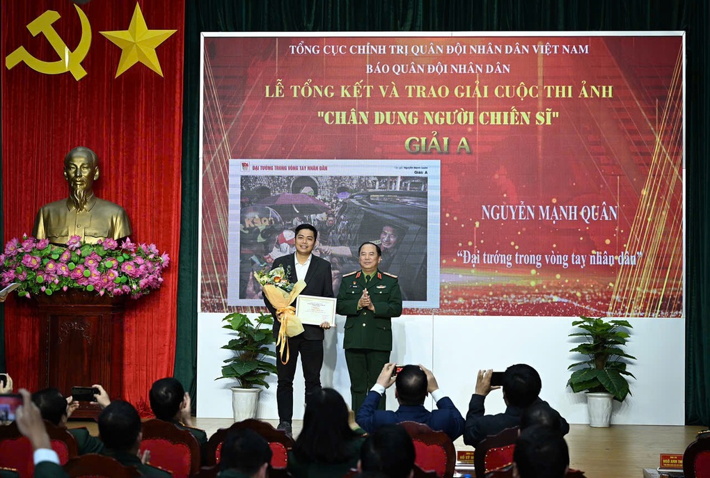 Phóng viên Dân trí đạt giải A cuộc thi ảnh Chân dung người chiến sĩ - 2 Phóng viên Dân trí đạt giải A cuộc thi ảnh Chân dung người chiến sĩ - 2