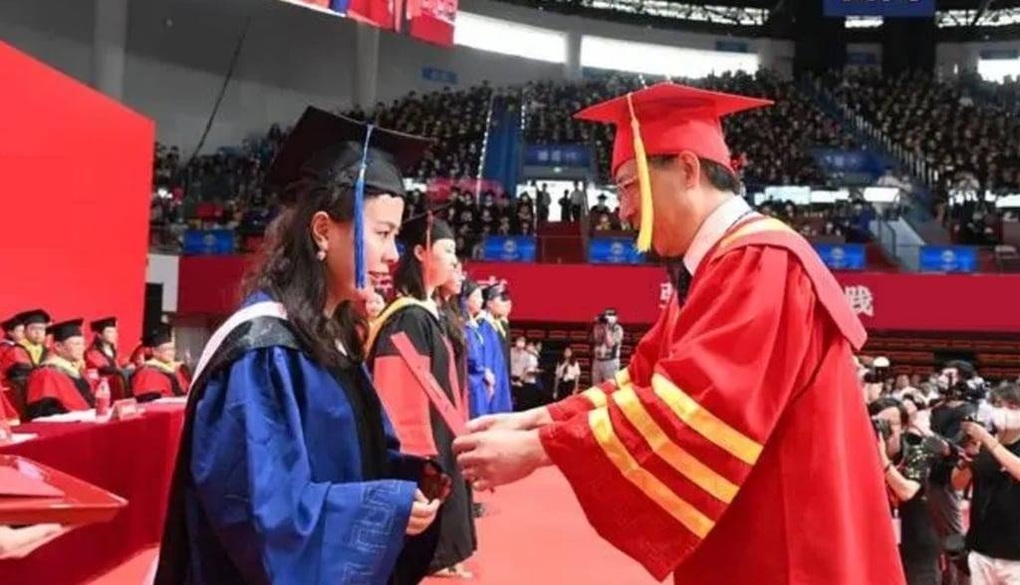 Sinh viên khiếm thị đầu tiên đỗ đại học, học tới tiến sĩ - 2 Sinh viên khiếm thị đầu tiên đỗ đại học, học tới tiến sĩ - 2