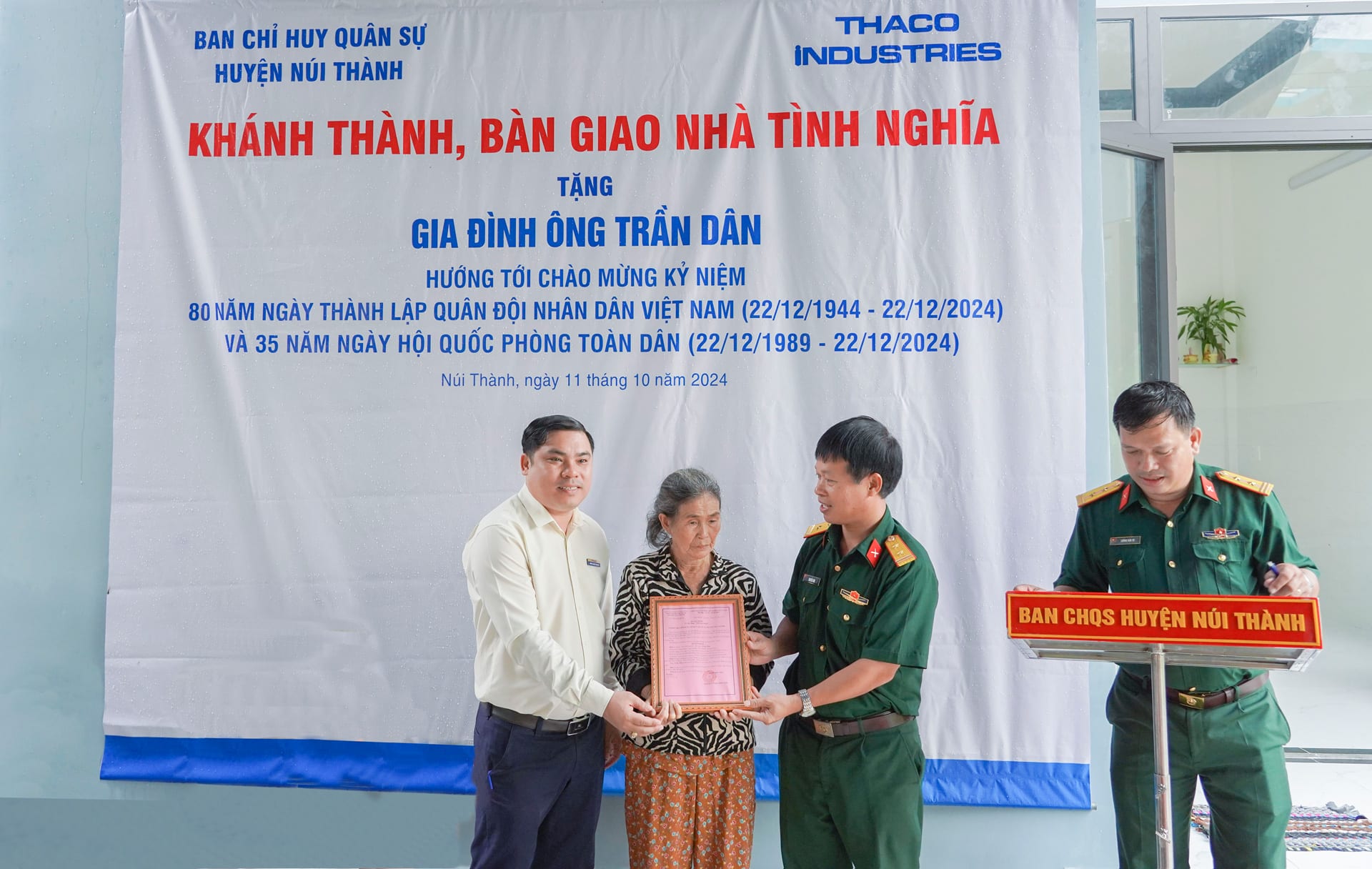 Trao quyết định bàn giao nhà tình nghĩa cho gia đình ông Trần Dân (xã Tam Giang, huyện Núi Thành) 4
