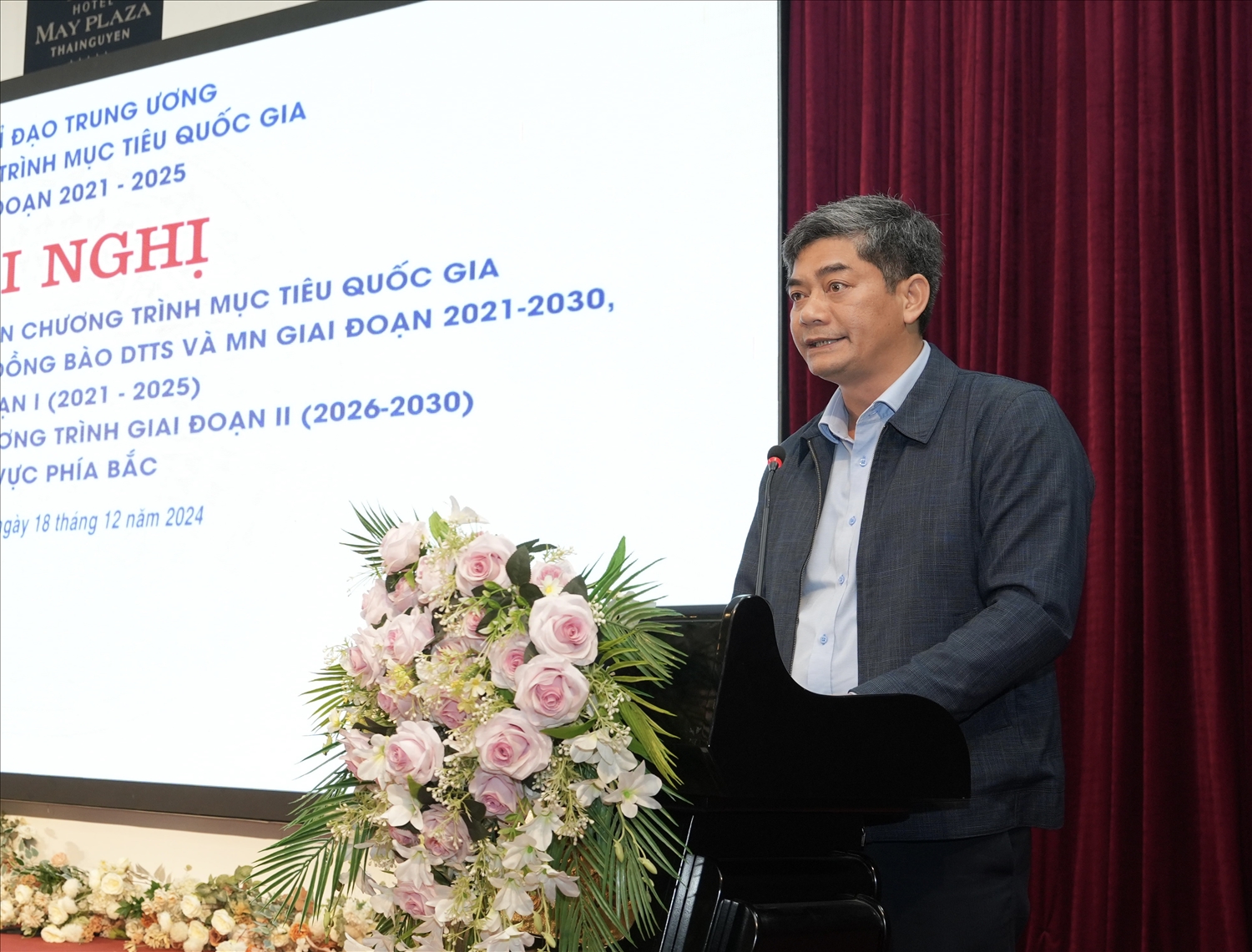 Thứ trưởng, Phó Chủ nhiệm Uỷ ban Dân tộc Y Vinh Tơr trình bày báo cáo tại Hội nghị Thứ trưởng, Phó Chủ nhiệm Uỷ ban Dân tộc Y Vinh Tơr trình bày báo cáo tại Hội nghị