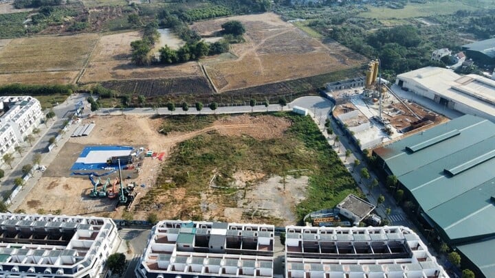 Bước sang giai đoạn 2026-2030, Sở Xây dựng Hà Nội cho hay, có 50 dự án đang triển khai với khoảng 3,21 triệu m2 sàn, khoảng 57.170 căn.
