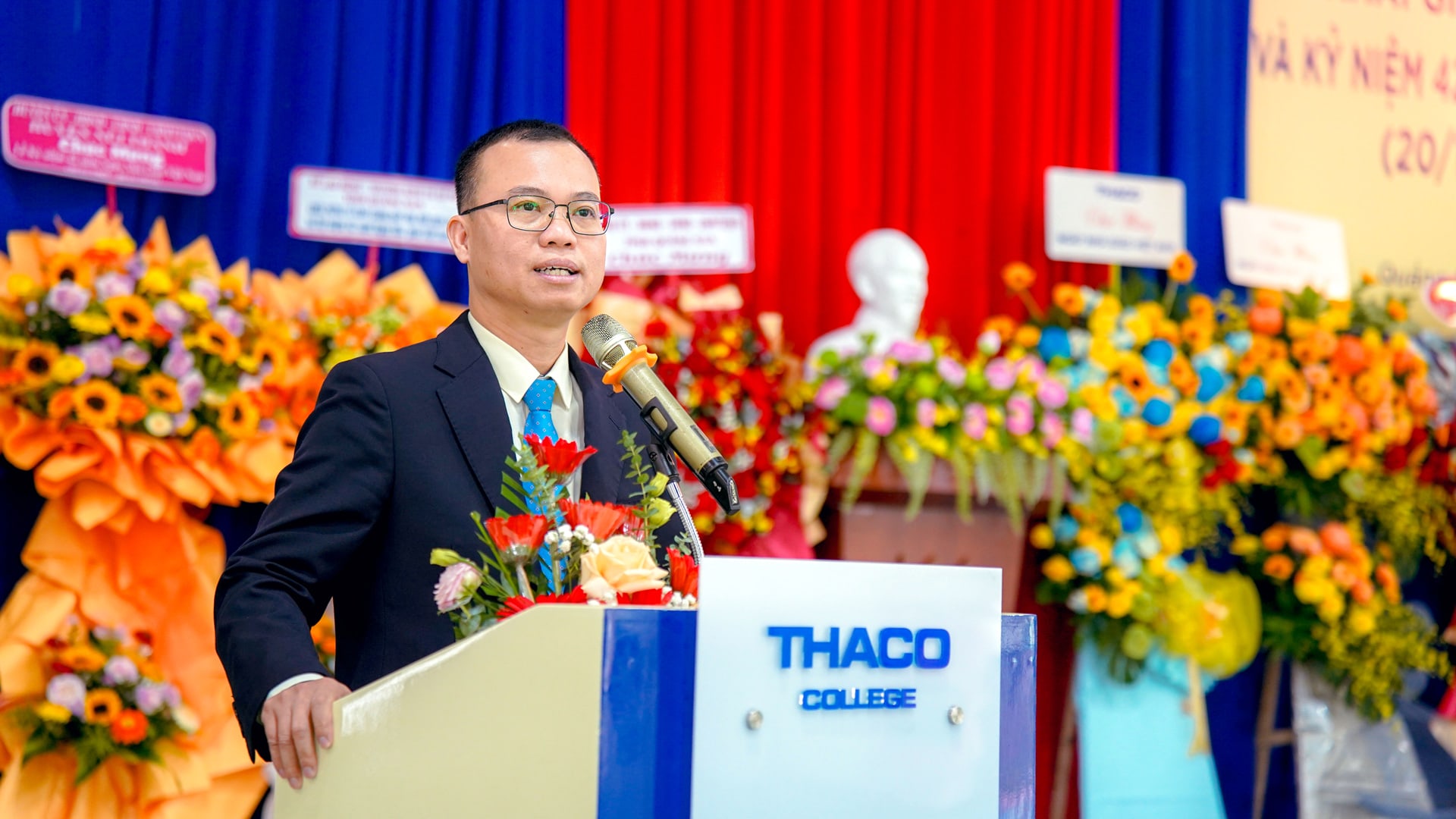 Ông Đoàn Đạt Ninh - Phó Tổng Giám đốc THACO AUTO phụ trách Khối Sản xuất phát biểu tại Lễ khai giảng 6
