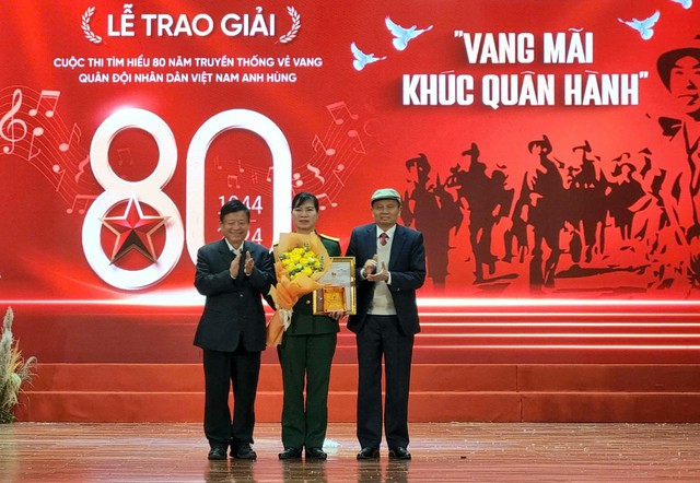 Trao giải Cuộc thi "Tìm hiểu 80 năm truyền thống vẻ vang của Quân đội nhân dân Việt Nam anh hùng" - Ảnh 2. Trao giải Cuộc thi "Tìm hiểu 80 năm truyền thống vẻ vang của Quân đội nhân dân Việt Nam anh hùng" - Ảnh 2.