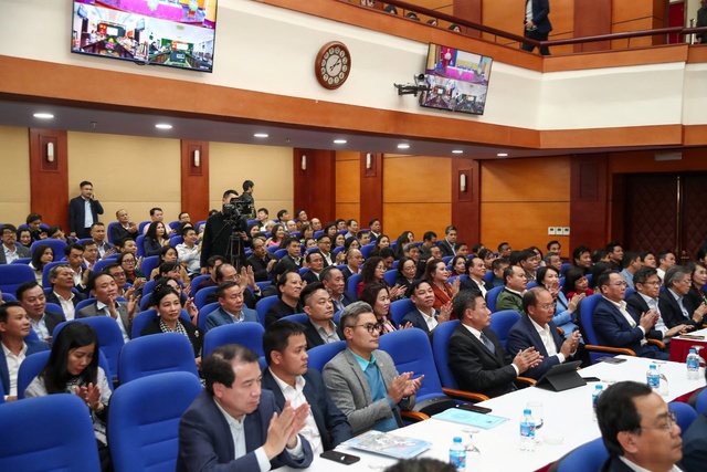 Năm 2025, ngành VHTTDL chọn khâu đột phá, linh hoạt, sáng tạo, quyết liệt, đúng hướng, thực hiện có trọng tâm, trọng điểm và có hiệu quả các nhiệm vụ - Ảnh 6. Năm 2025, ngành VHTTDL chọn khâu đột phá, linh hoạt, sáng tạo, quyết liệt, đúng hướng, thực hiện có trọng tâm, trọng điểm và có hiệu quả các nhiệm vụ - Ảnh 6.
