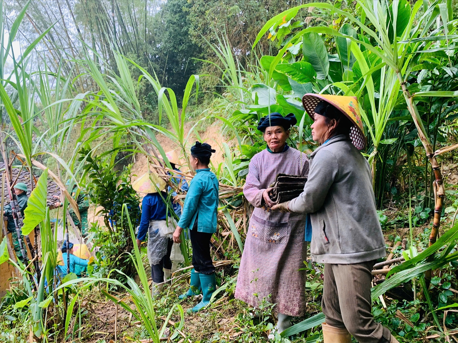 Chung tay xây lên những mái ấm kiên cố cho đồng bào nghèo ở Hà Giang Chung tay xây lên những mái ấm kiên cố cho đồng bào nghèo ở Hà Giang