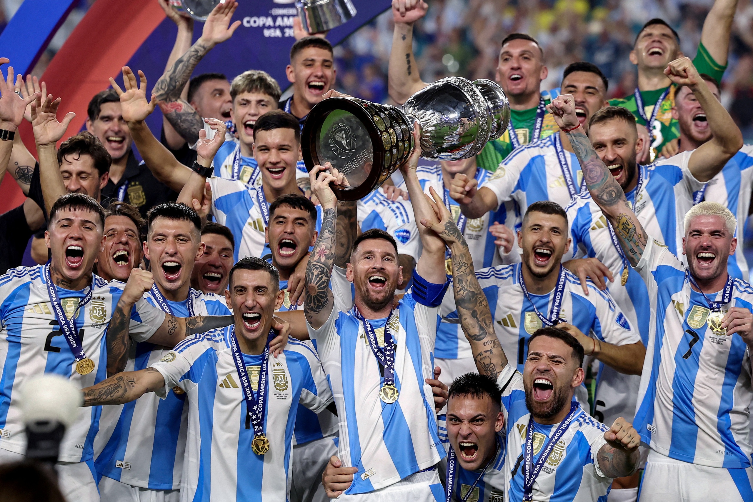 Cùng với chức vô địch World Cup, Messi cùng đội tuyển Argentina 2 lần vô địch Copa America. Trong đó, lần thứ 2 trong năm 2024 diễn ra ở nước Mỹ Cùng với chức vô địch World Cup, Messi cùng đội tuyển Argentina 2 lần vô địch Copa America. Trong đó, lần thứ 2 trong năm 2024 diễn ra ở nước Mỹ