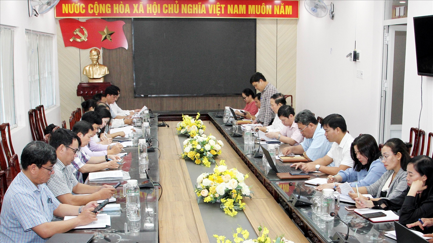 Toàn cảnh giám sát Chương trình MTQG 1719 tại huyện Bác Ái. Toàn cảnh giám sát Chương trình MTQG 1719 tại huyện Bác Ái.