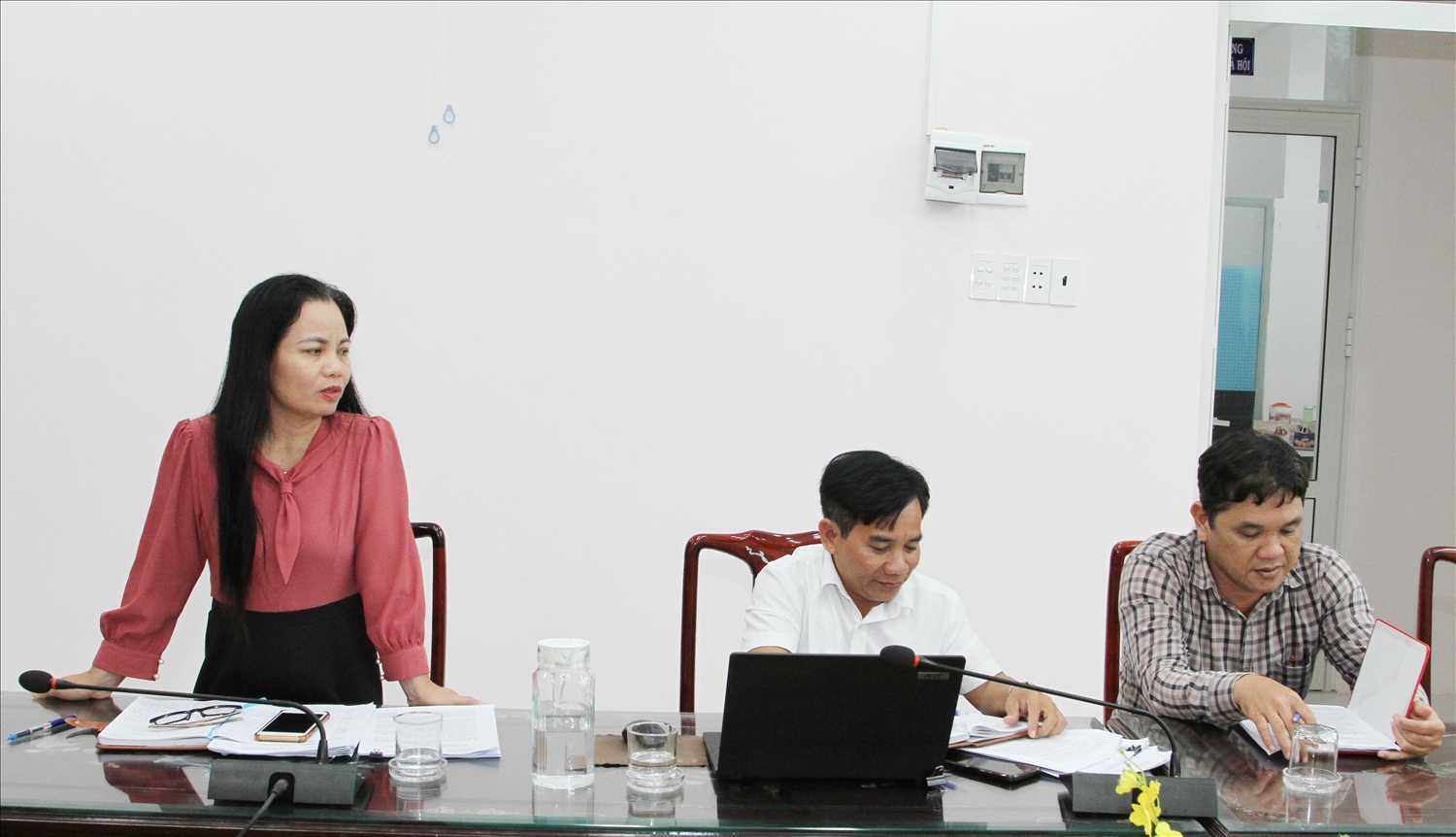 Bà Cấn Thị Hà, Phó Chủ tịch UBND huyện Bác Ái phát biểu tại buổi giám sát. Bà Cấn Thị Hà, Phó Chủ tịch UBND huyện Bác Ái phát biểu tại buổi giám sát.
