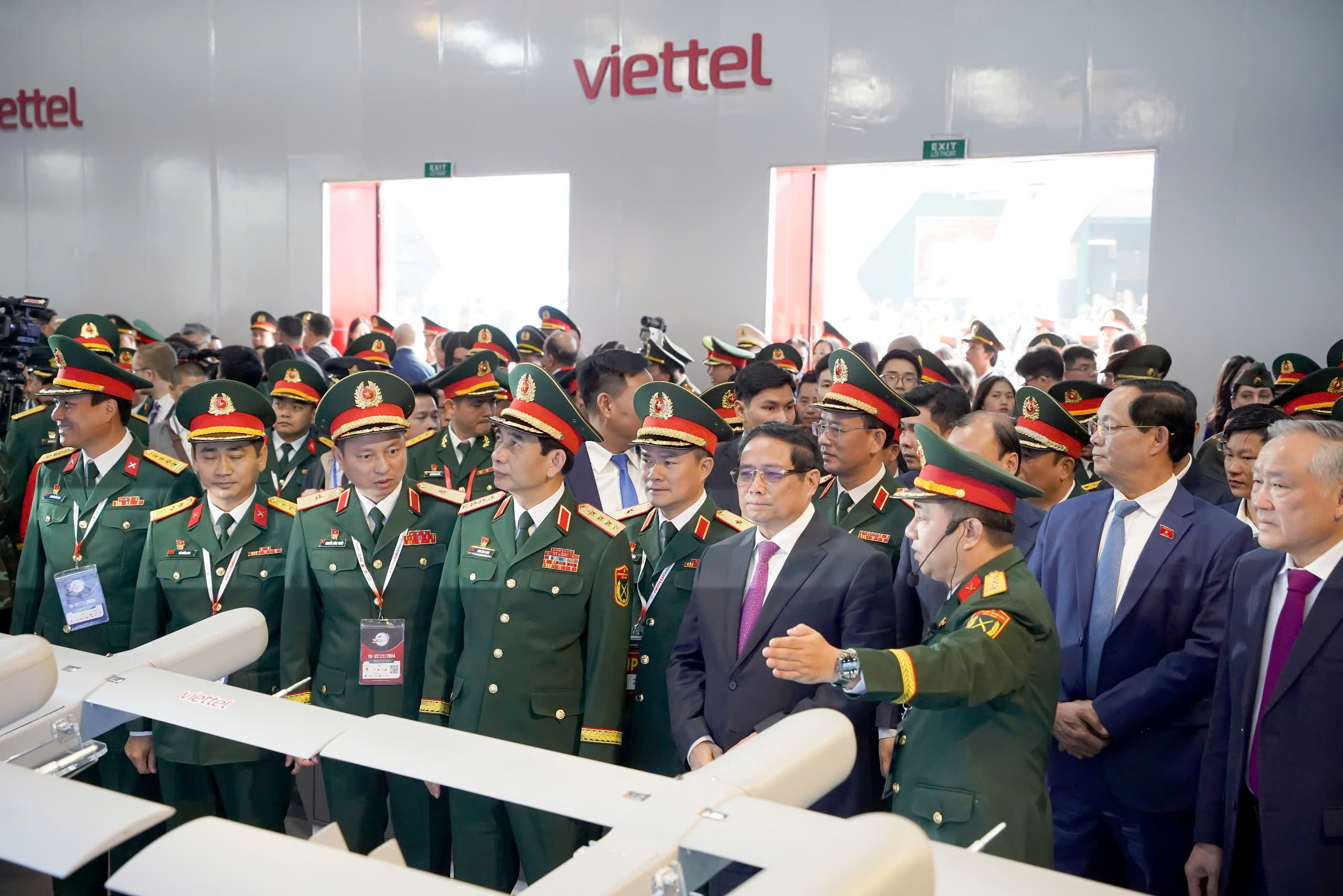 Viettel trưng bày hơn 120 sản phẩm công nghiệp quốc phòng công nghệ cao- Ảnh 2. Viettel trưng bày hơn 120 sản phẩm công nghiệp quốc phòng công nghệ cao- Ảnh 2.